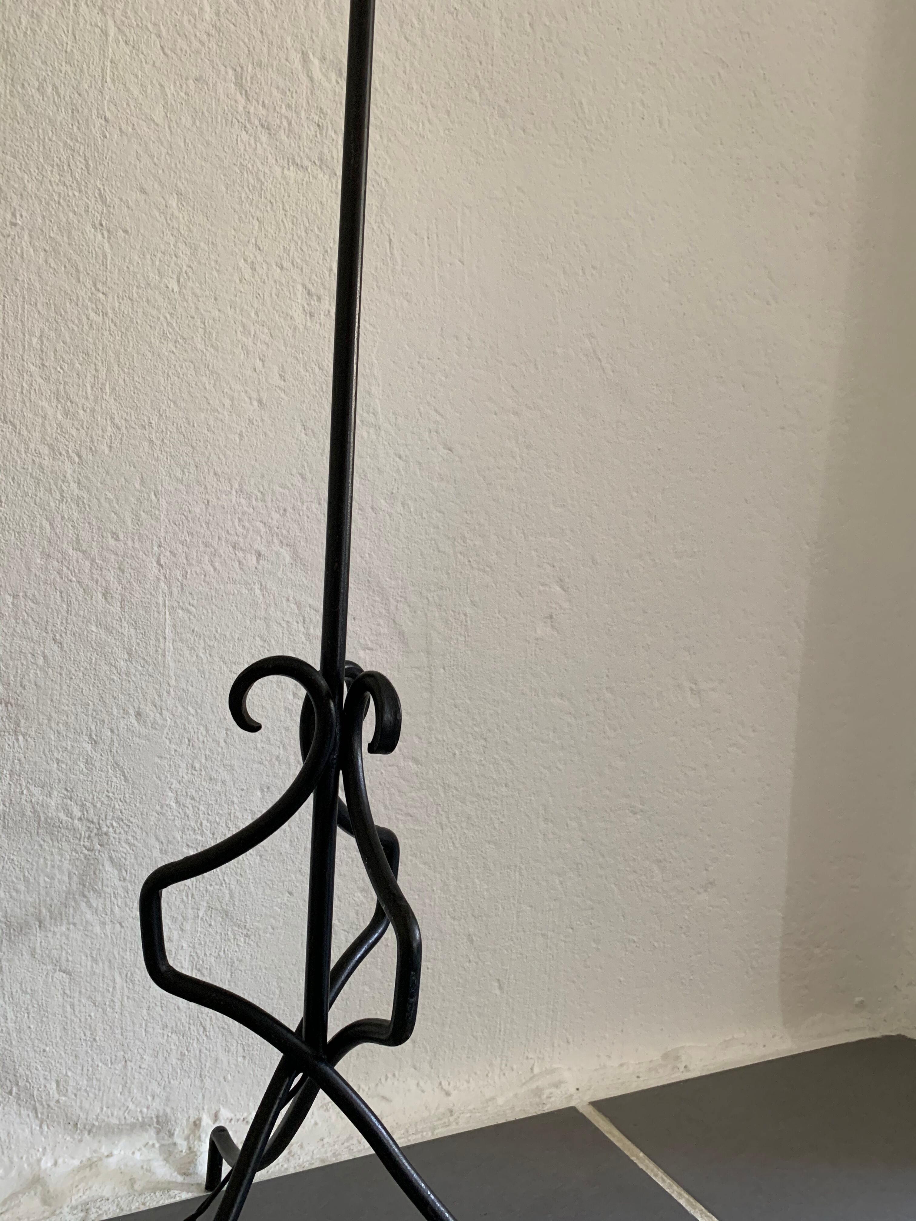 Vintage metal tripod tripod lamp