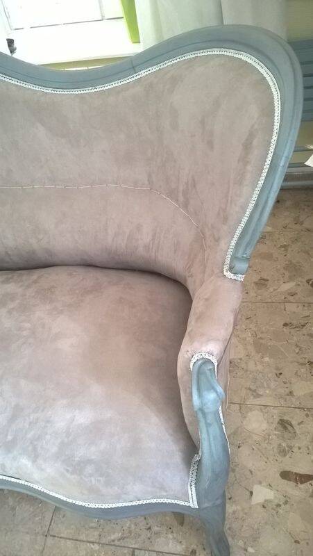 Louis Philippe banquette style