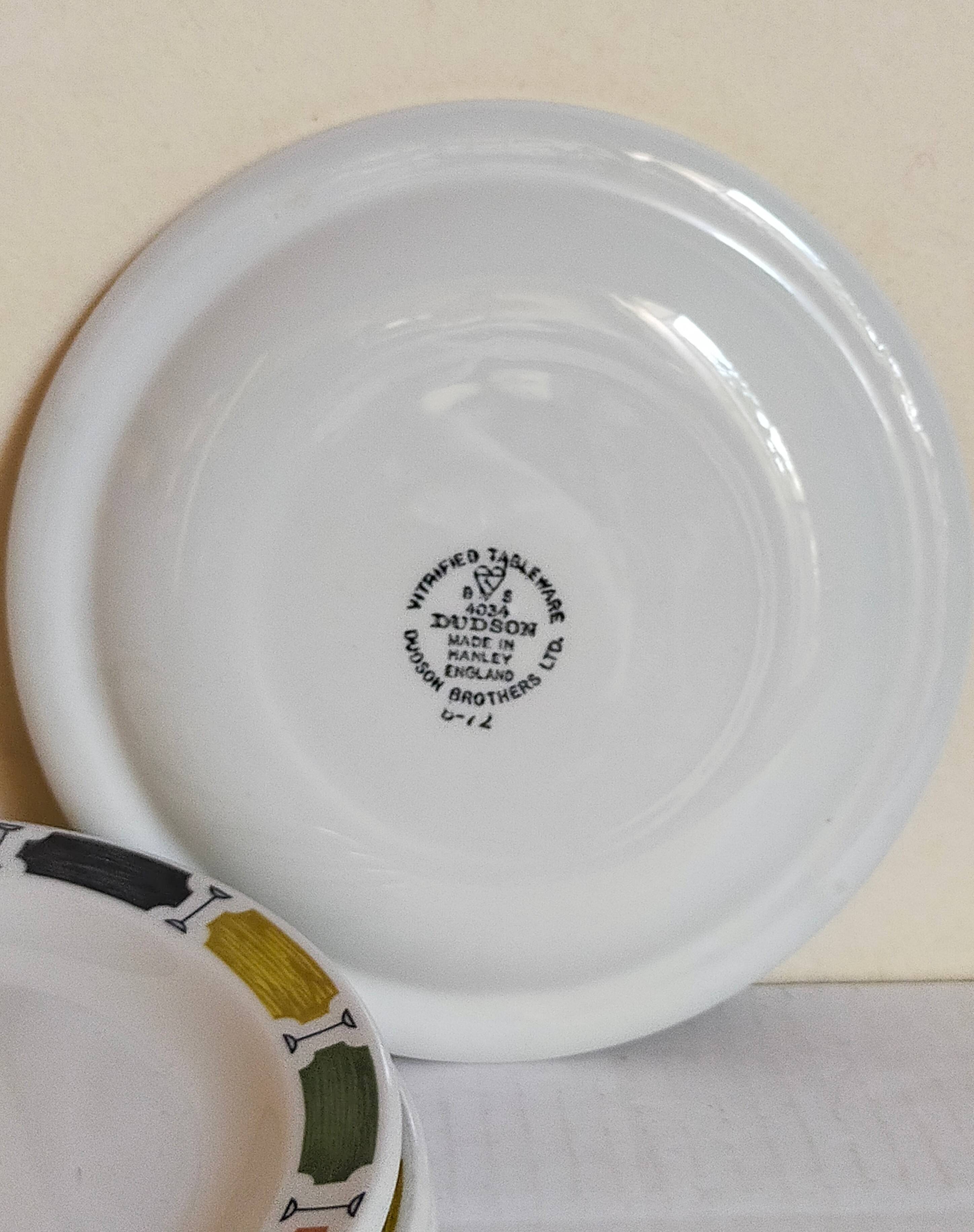 Six assiettes à dessert en porcelaine Anglaise DUDSON BROTHERS 70'