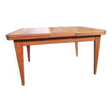 Rectangular extendable table