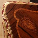 Majestueuse commode galbée style Régence en marqueterie de bois de rose et palissandre