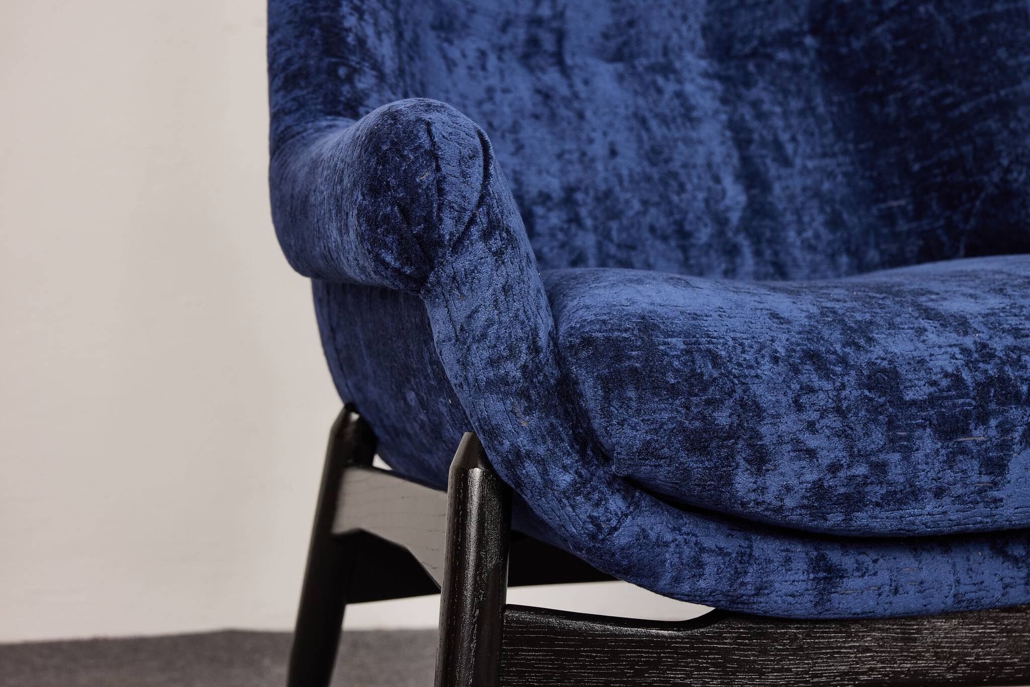 Fauteuil vintage en velours du milieu du siècle par Júlia Gaubek, années 1960, Hongrie