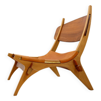 Vintage Scandinavian-style lounge chair in wood and leather