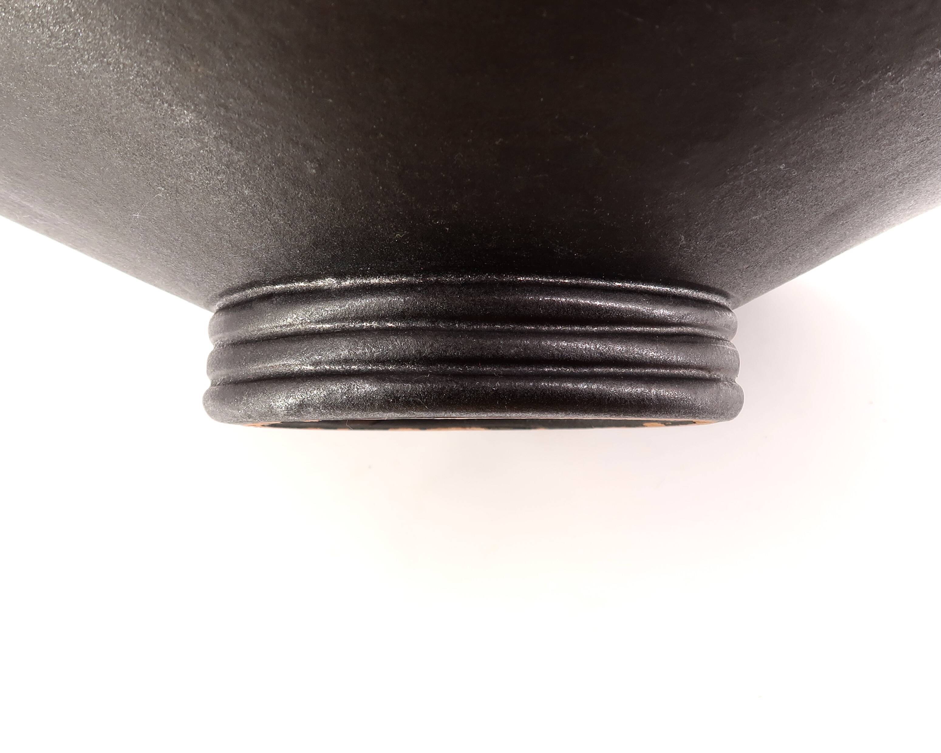 Black ceramic centerpiece on foot, La Bergerie Vallauris