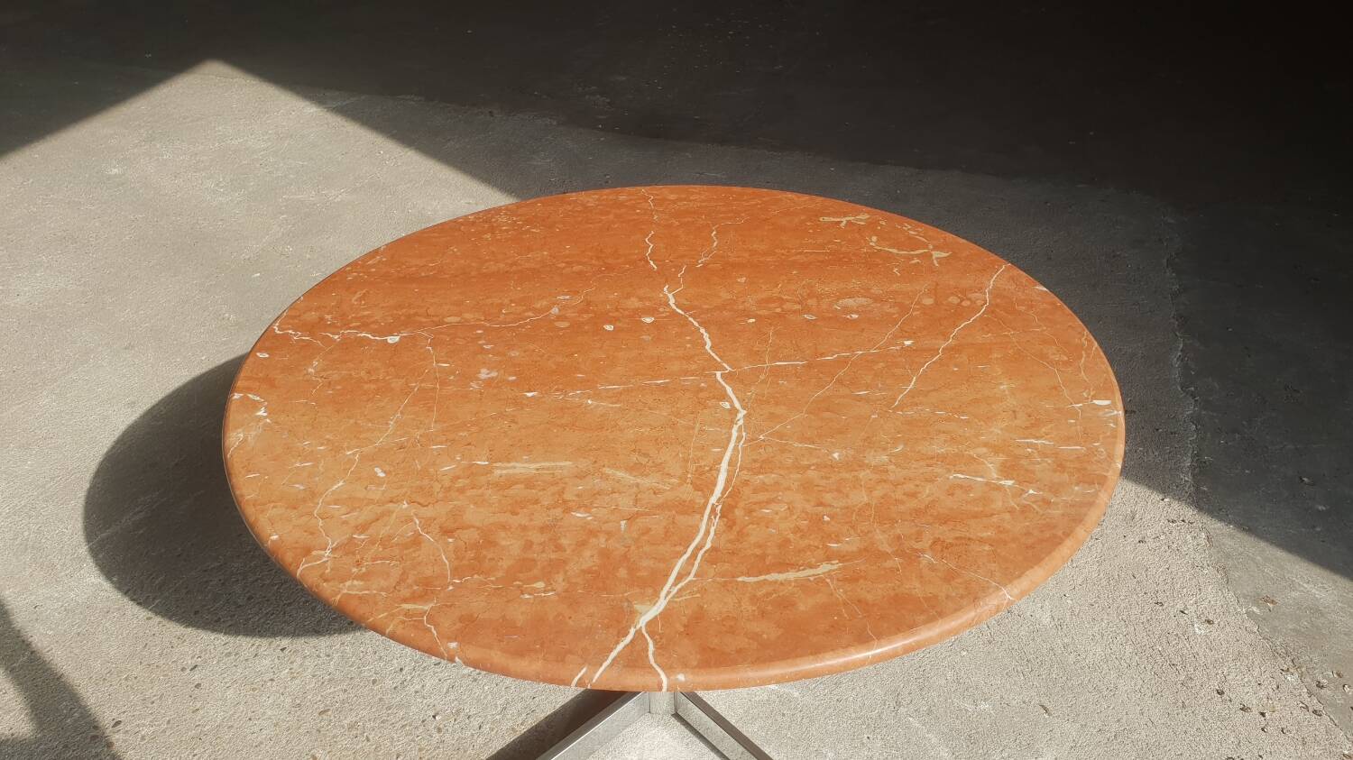 Round dining table Roche Bobois 1970