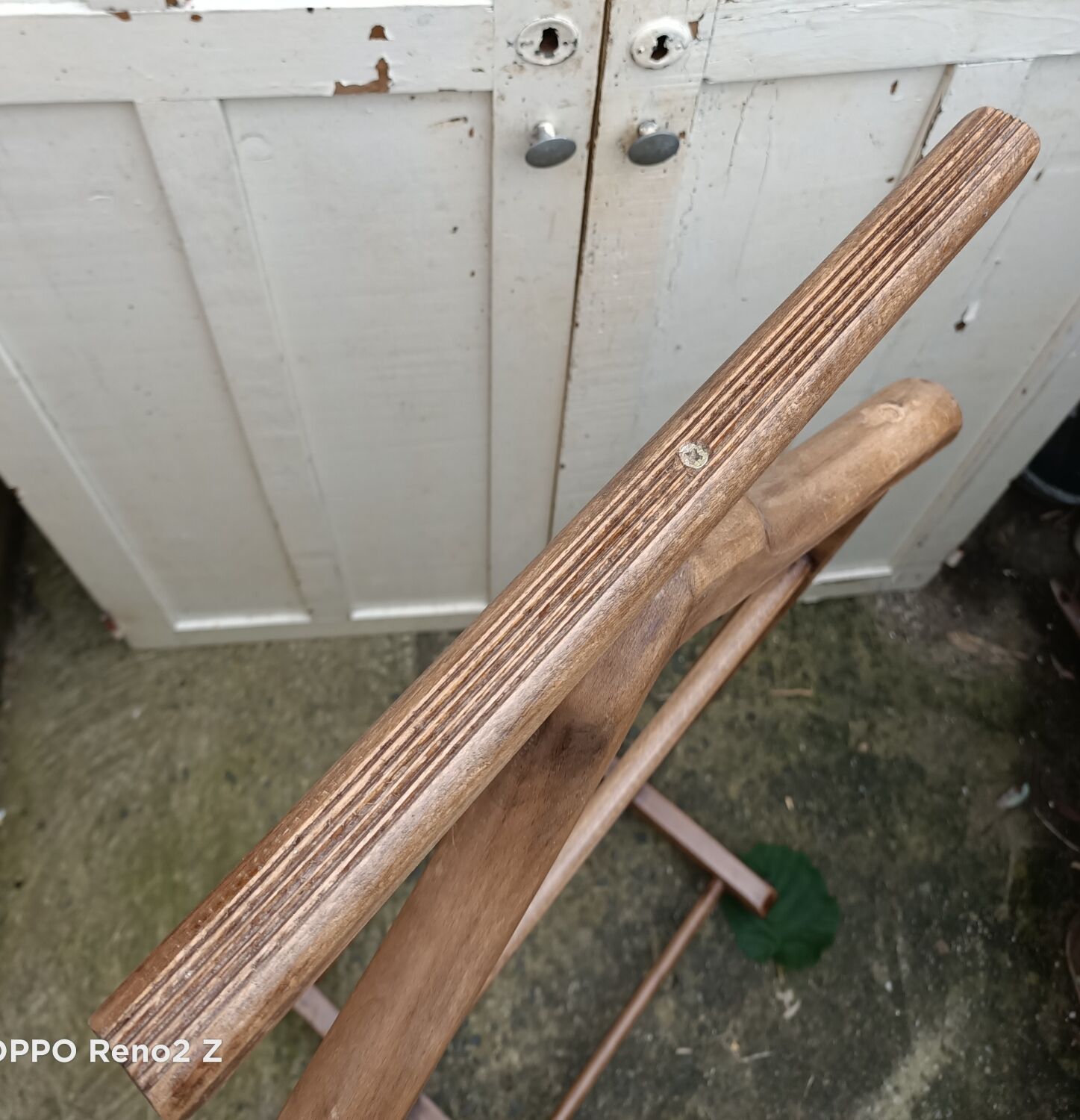 Valet en bois patiné