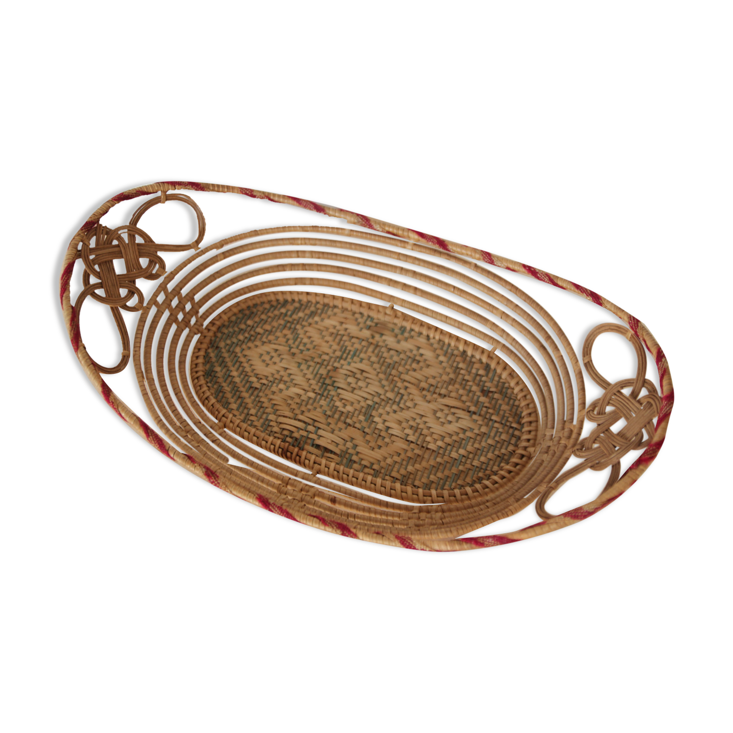 Wicker basket and thread