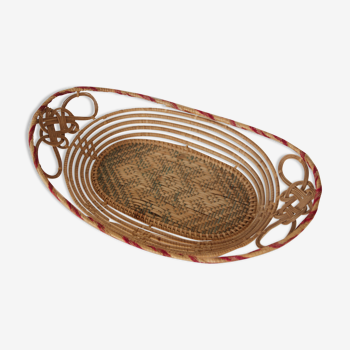 Wicker basket and thread