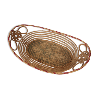 Wicker basket and thread