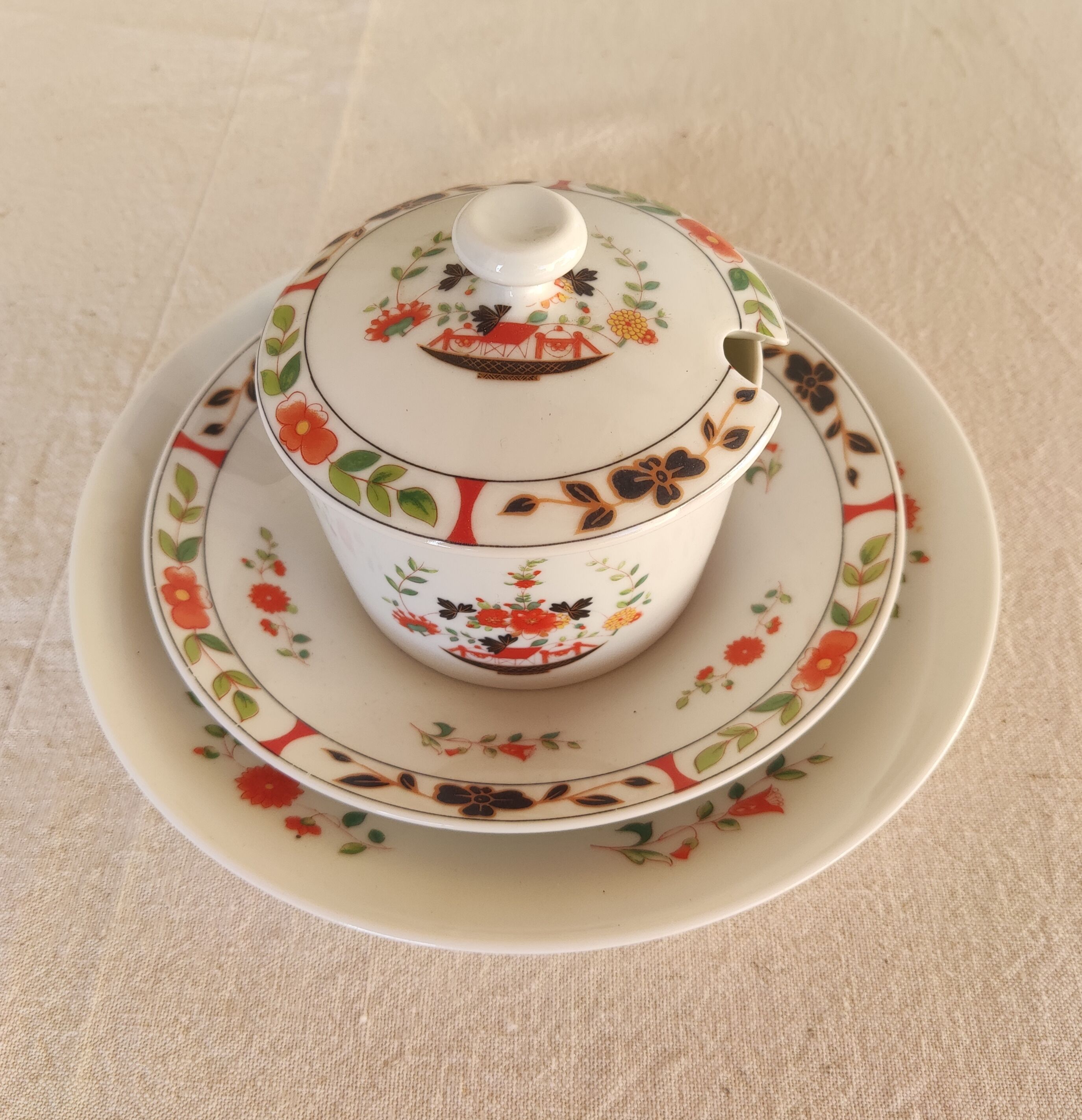 Art Deco Saucière - in Limoges-Giraud porcelain. 1930