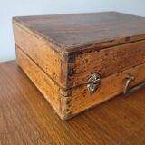 Old painter's case and palette