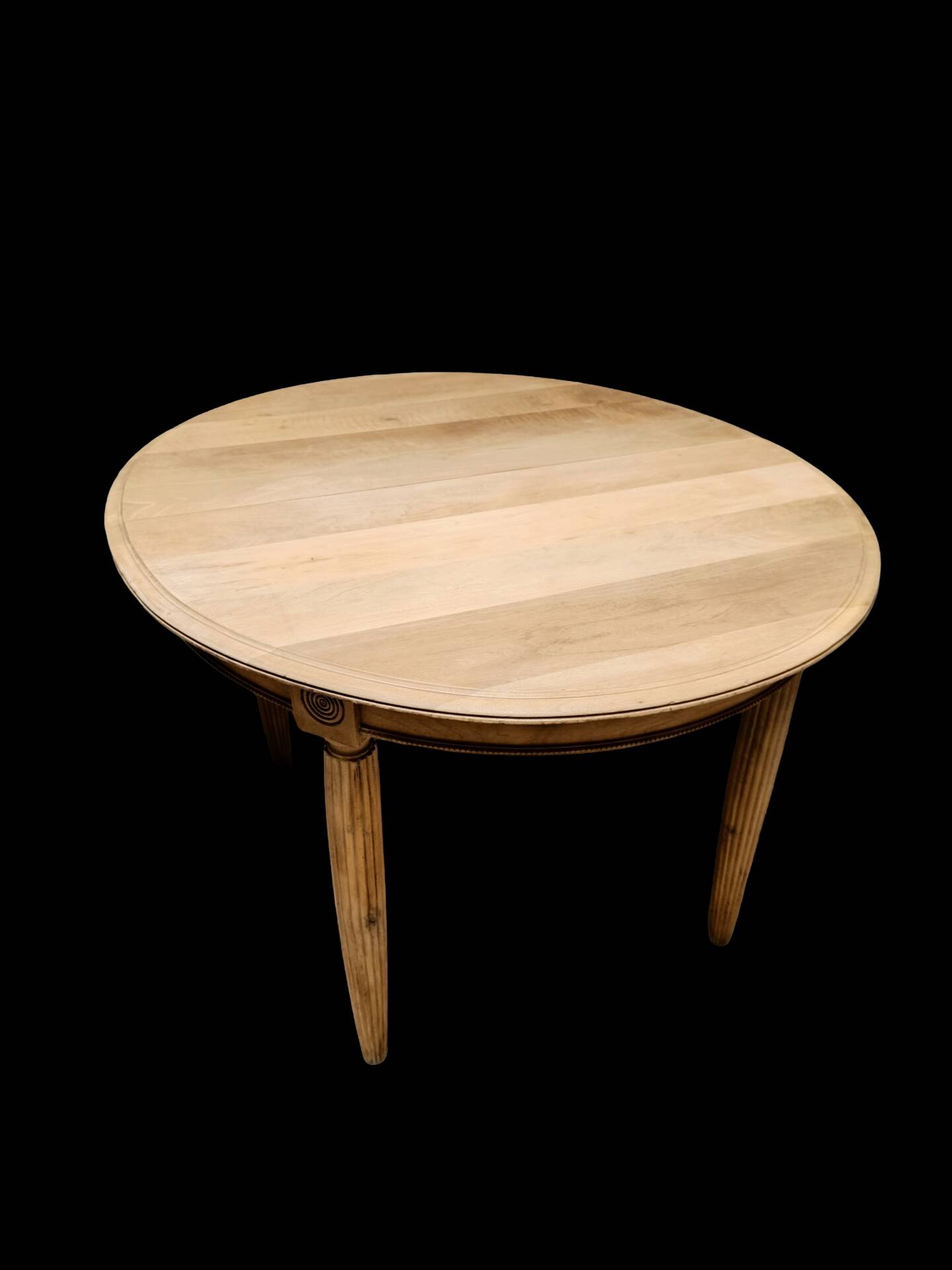 Oval extendable table in Louis XVI style – Renovated solid walnut