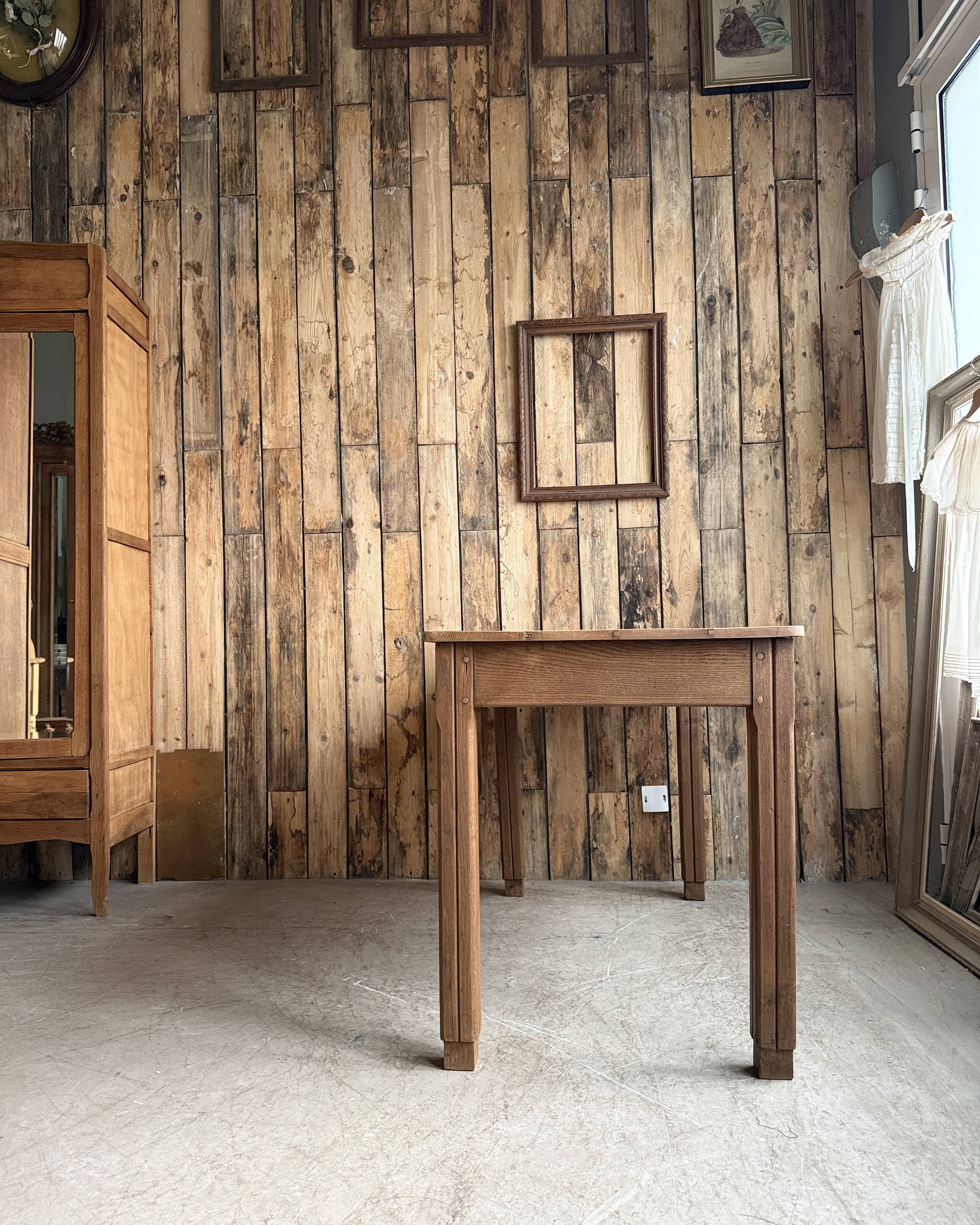 Art Deco table in solid oak (renovated)