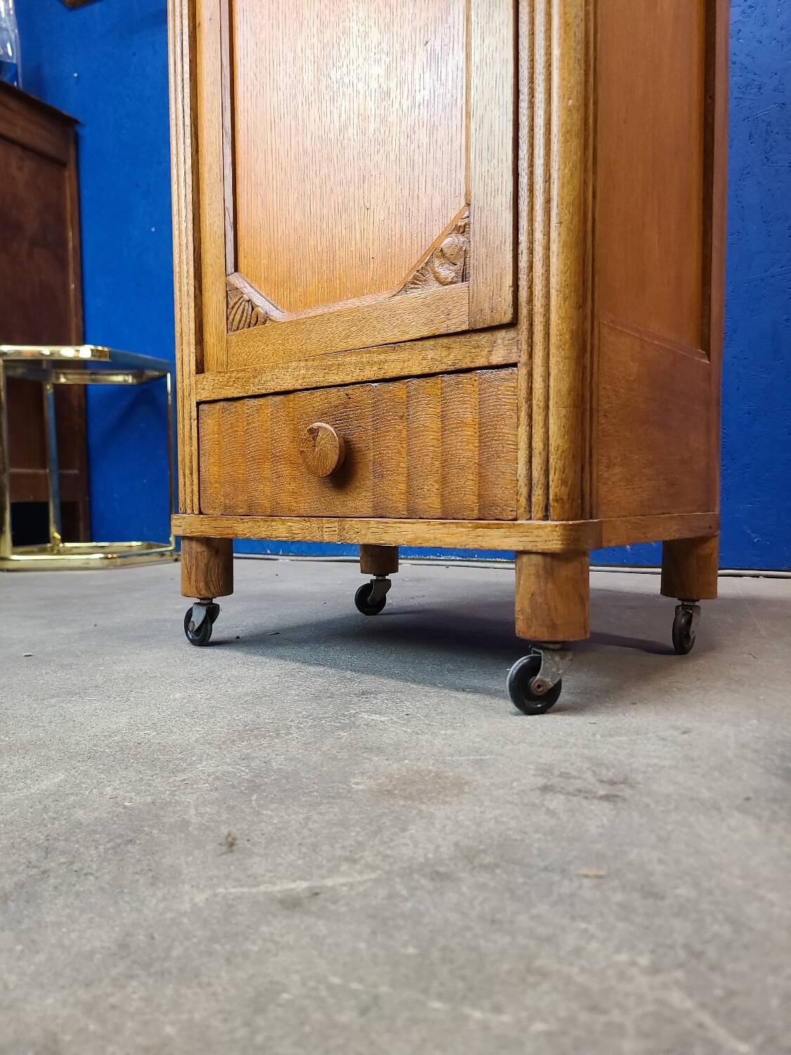 Art Deco serving trolley, cupboard on wheels in light wood.