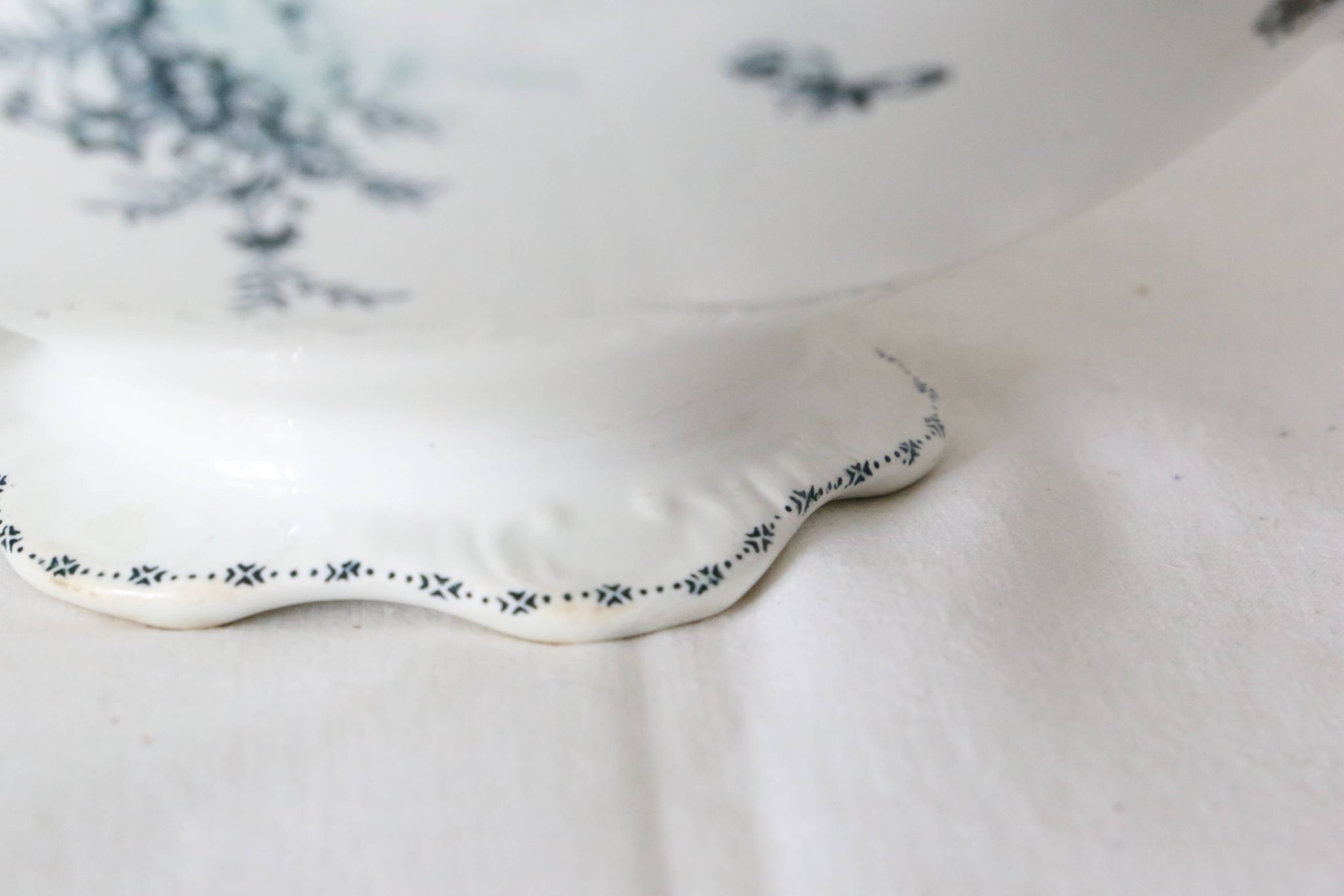 Terre de Fer tureen or salad bowl, Onnaing earthenware, Stella motif, French manufacture