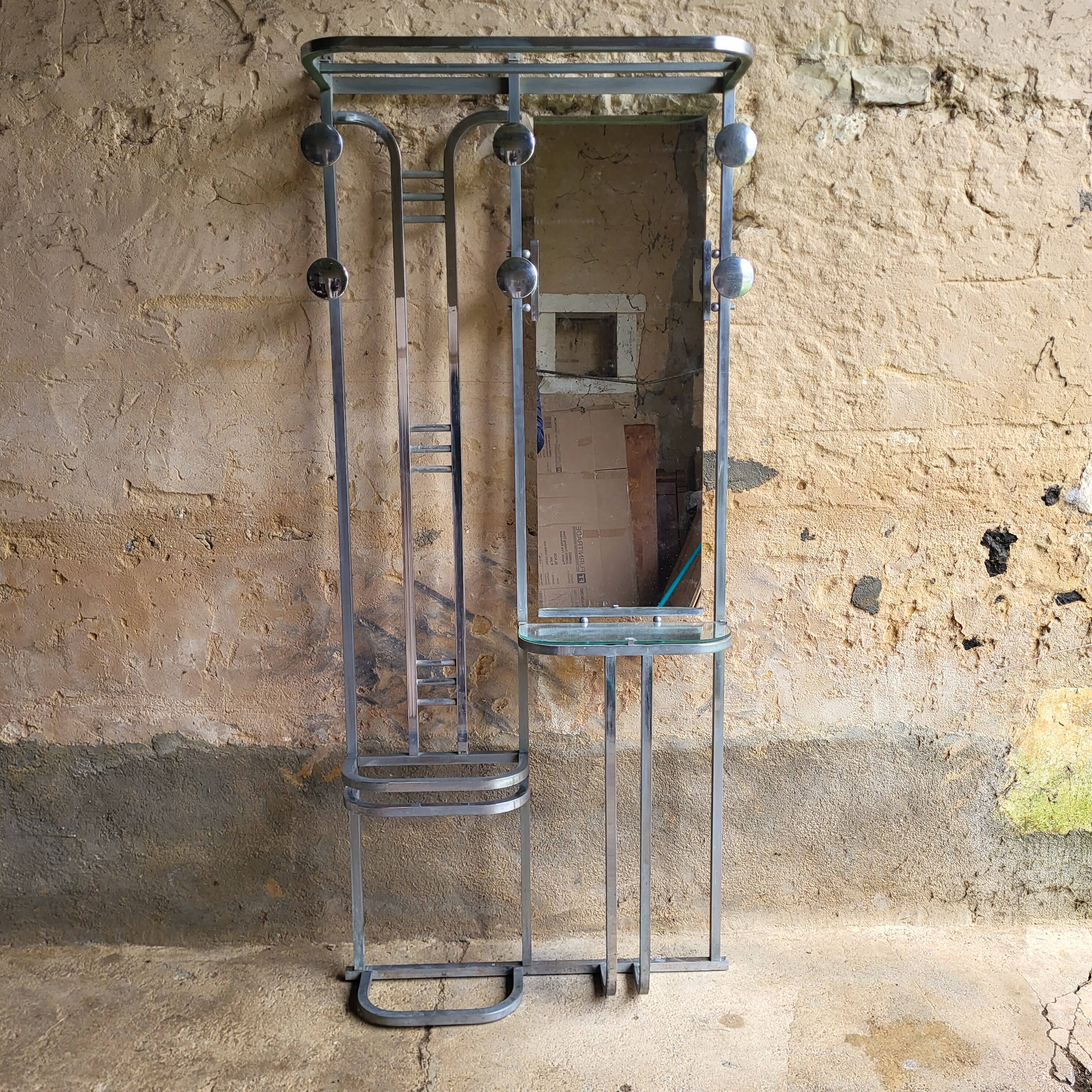 Entrance hall / Coat rack