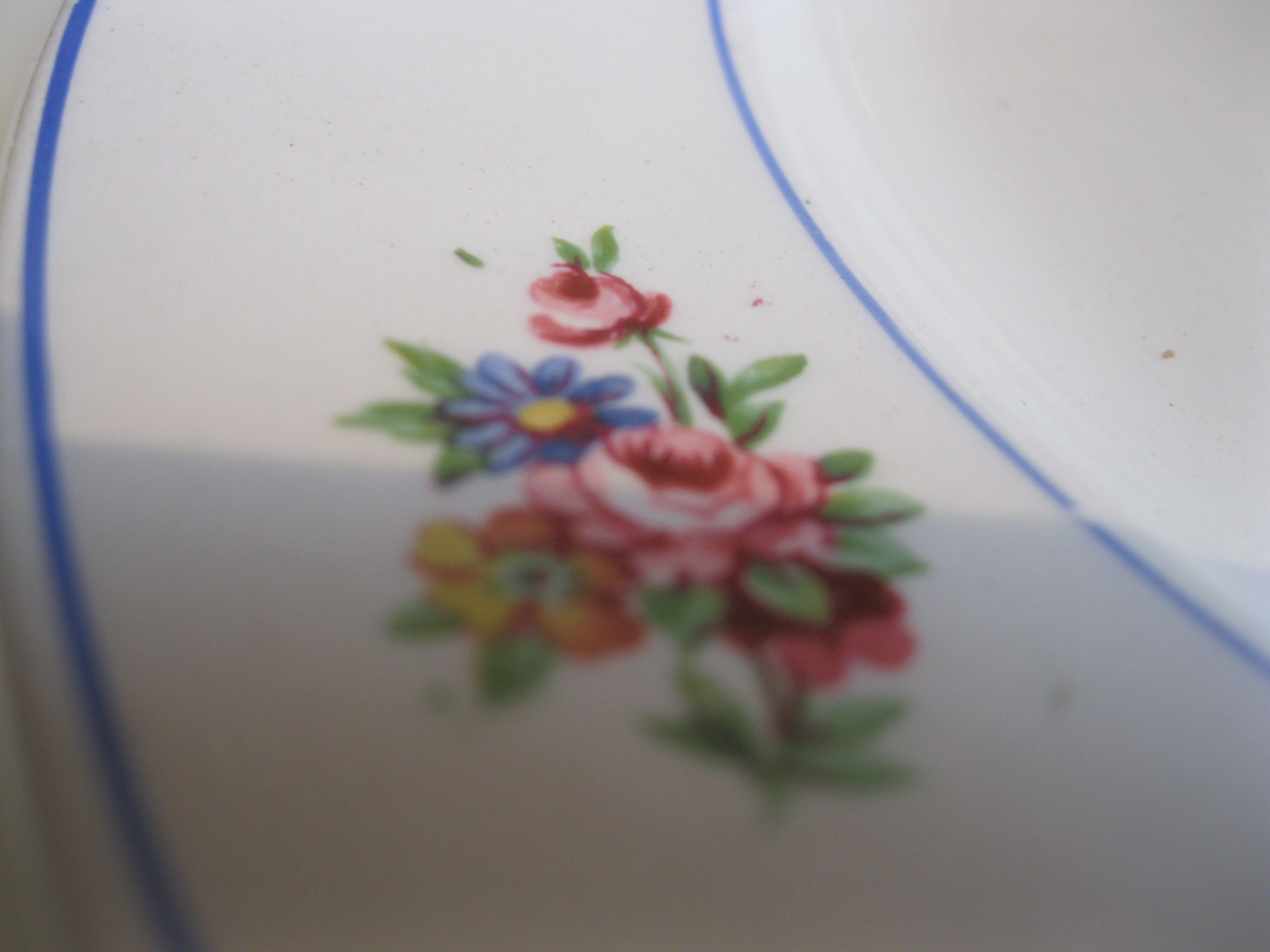 Lot d'assiettes de Lunéville en demi porcelaine décor "Marie"
