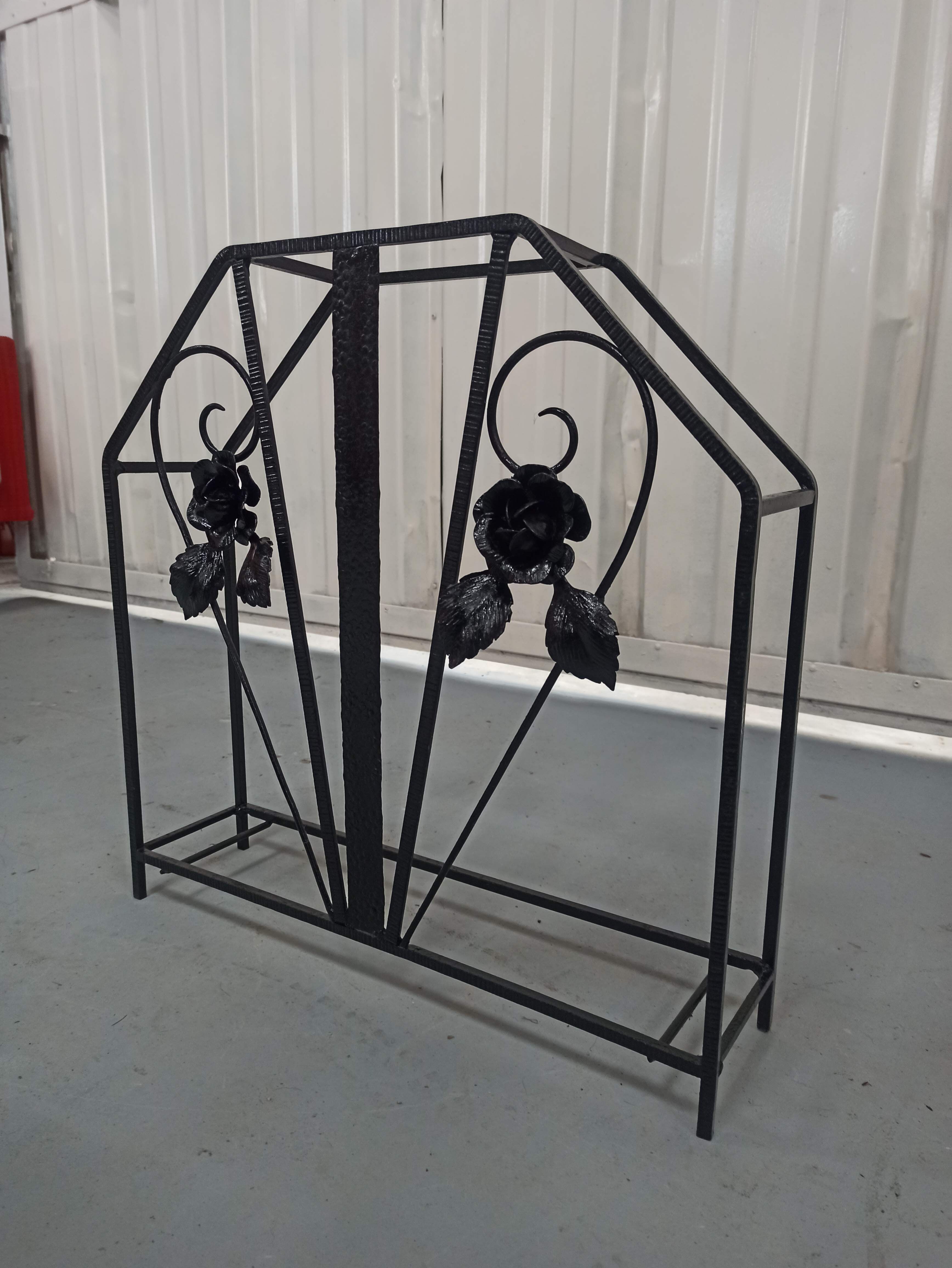 Pink-decorated iron umbrella door.