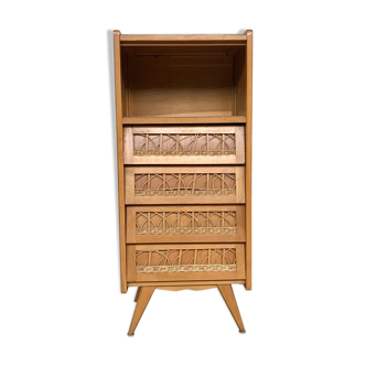1950-foot compact dresser