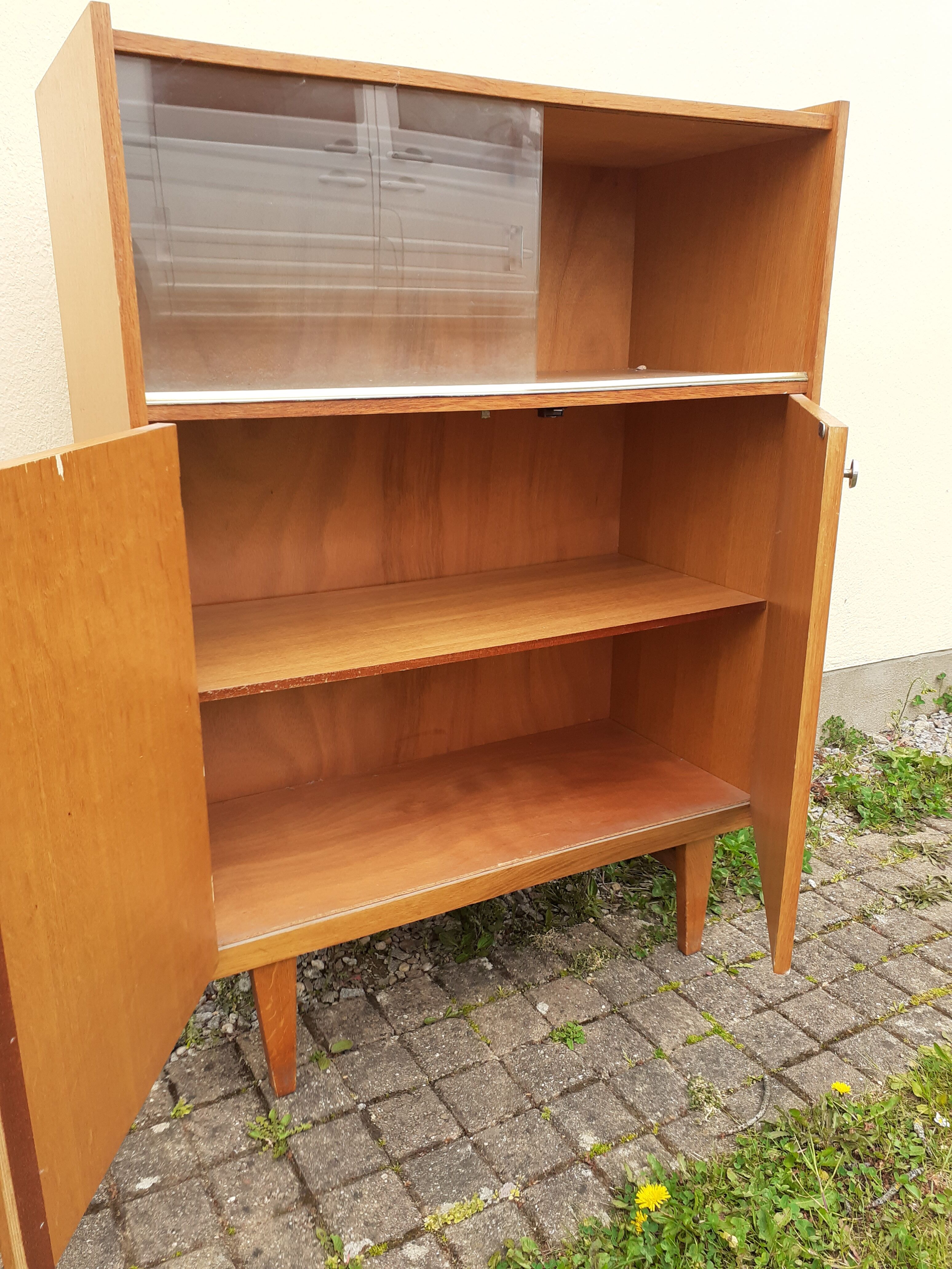 Commodity with vintage showcase