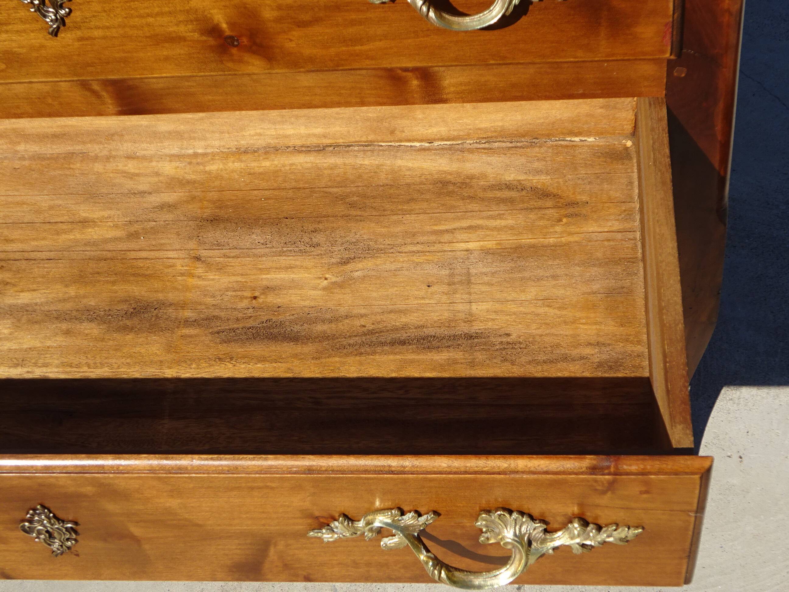 Small Louis XV chest of drawers