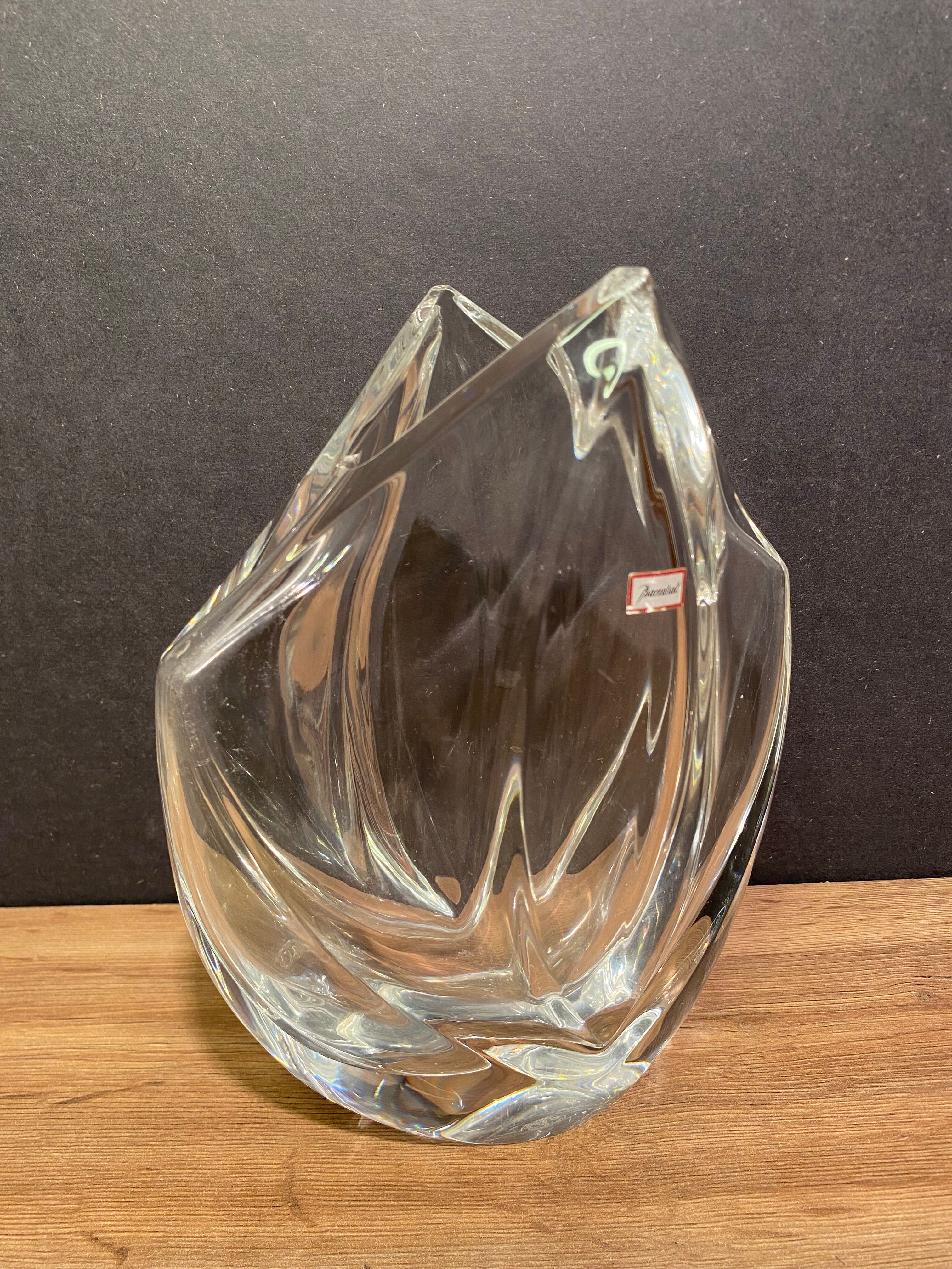 Stylized crystal vase signed Baccarat