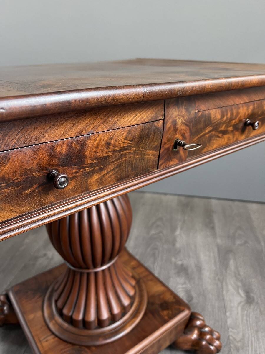 Mahogany drop-leaf table, 19th century