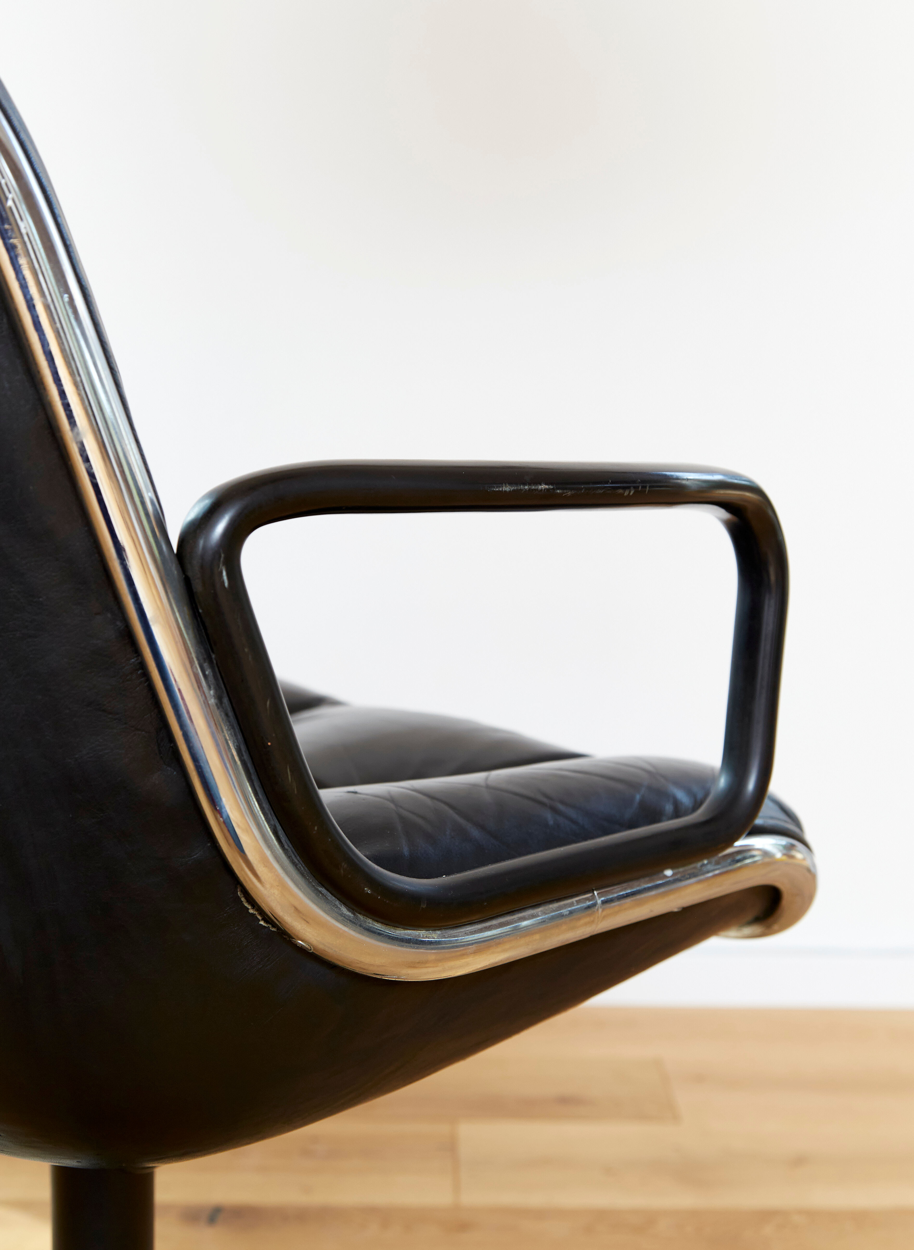 Charles Pollock Executive Chair for Knoll International