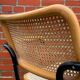 Chaise modèle Cesca conçue par Marcel Breuer avec accoudoirs à structure noire