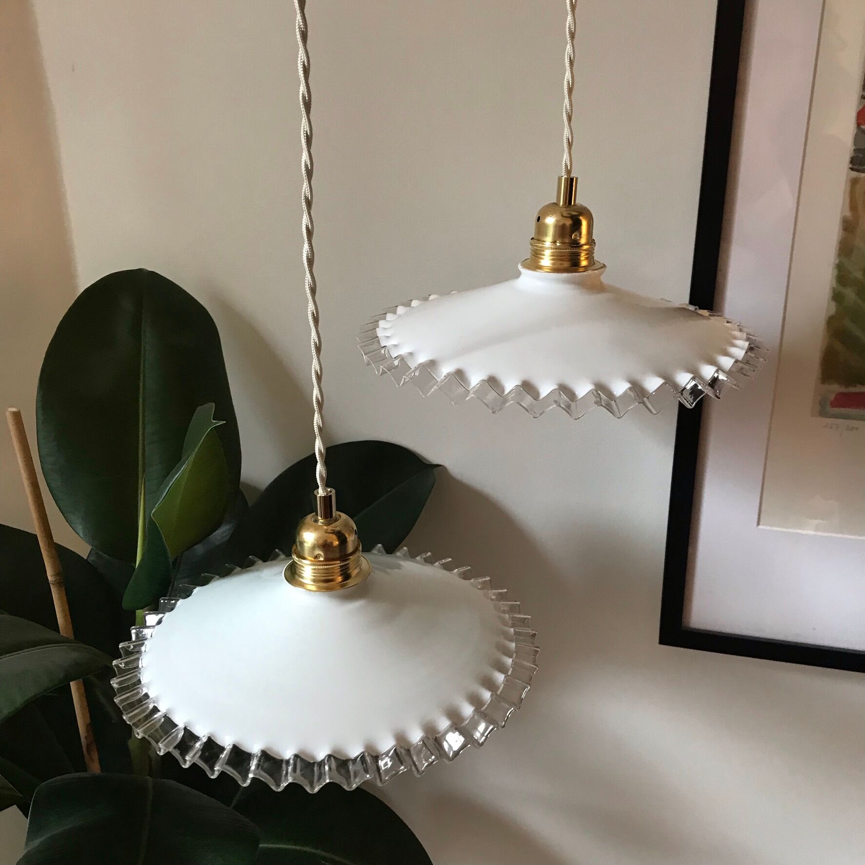 Flat opaline hanging lamp serrated 50