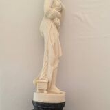 Venus gets out of the bath