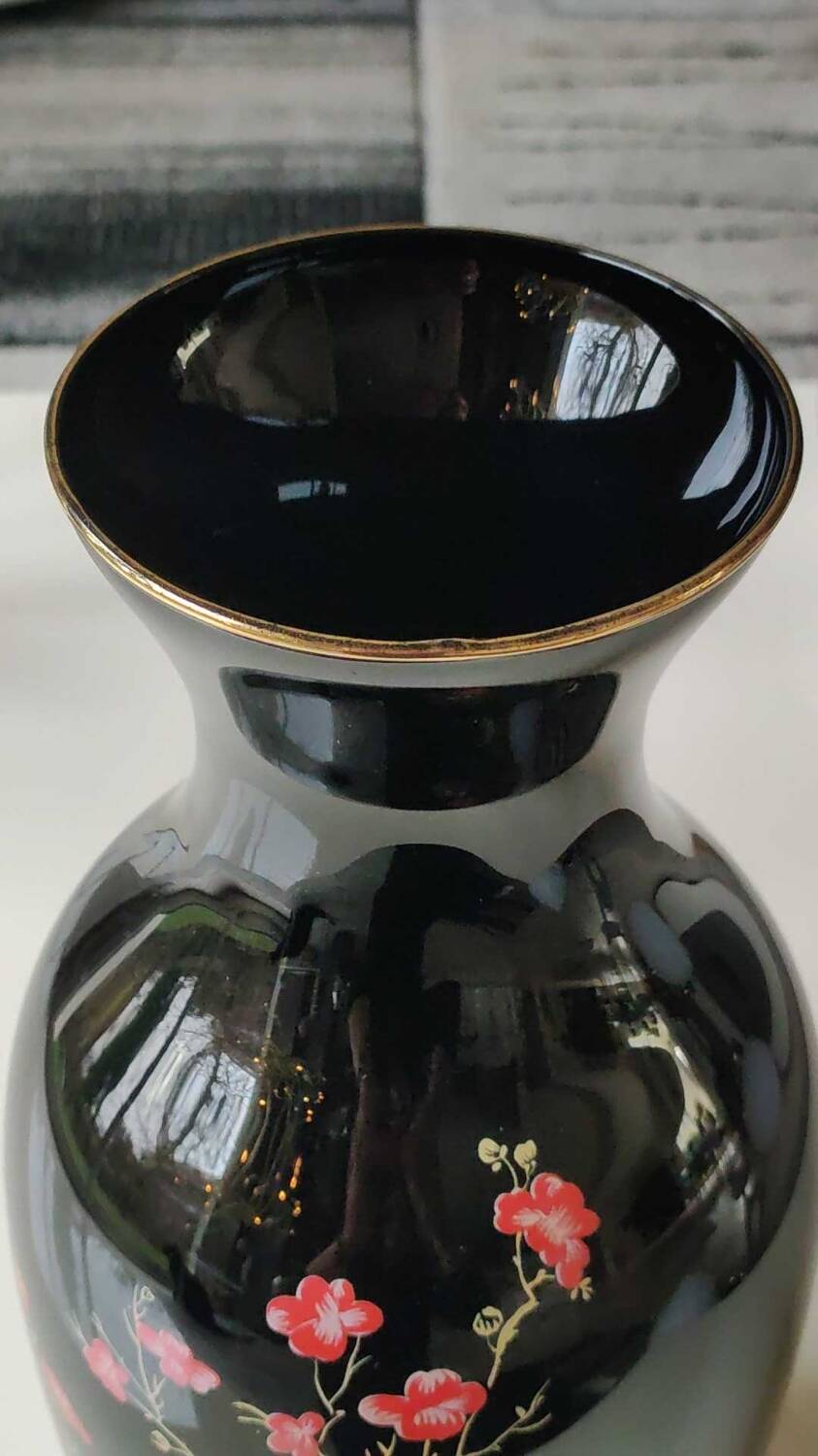 Vase japonais en cristal. motifs fleurs de cerisiers/branchages. haut 32 cm