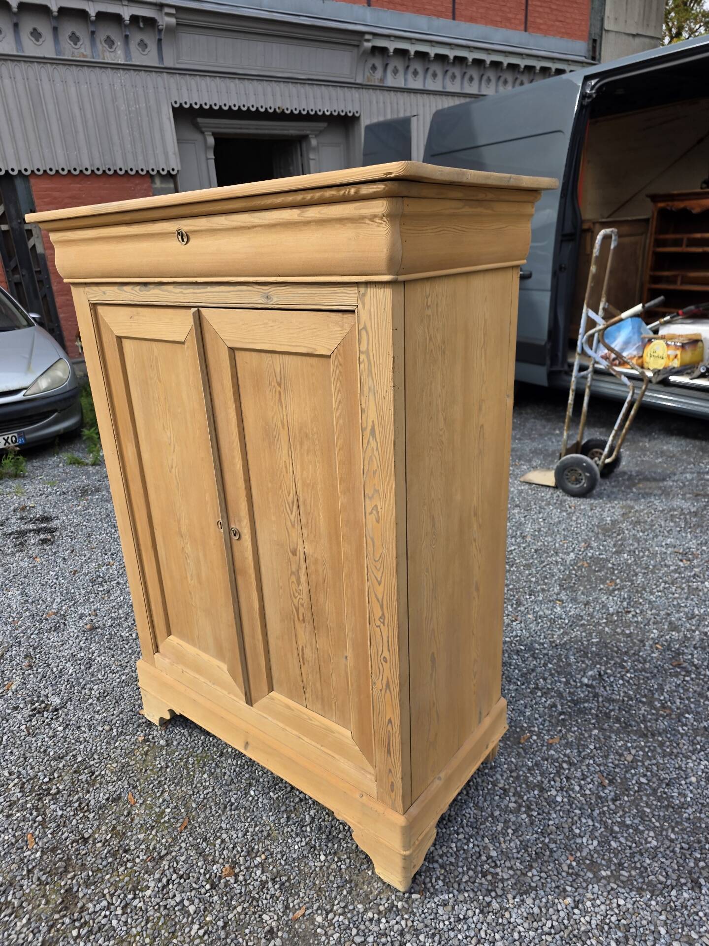 Buffet parisien en sapin