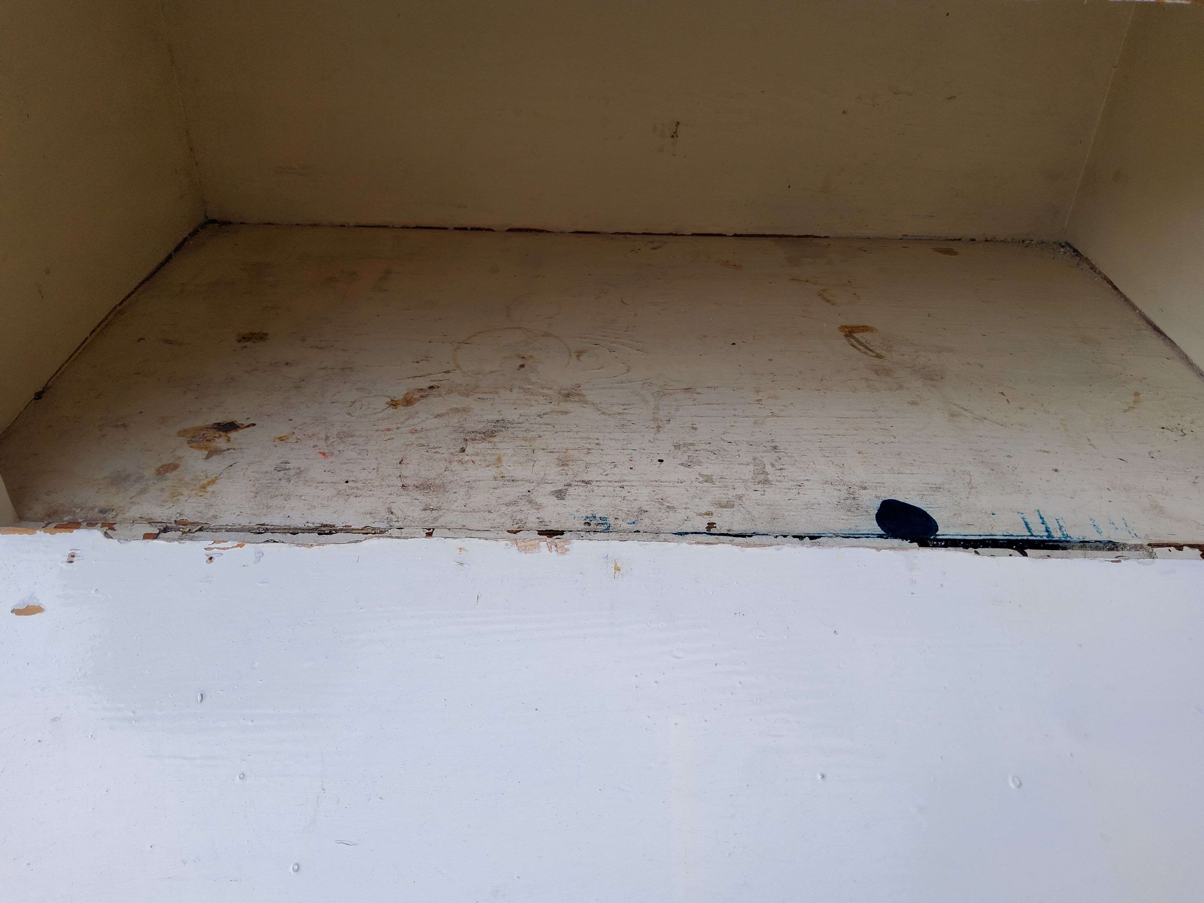 Pharmacy cabinet