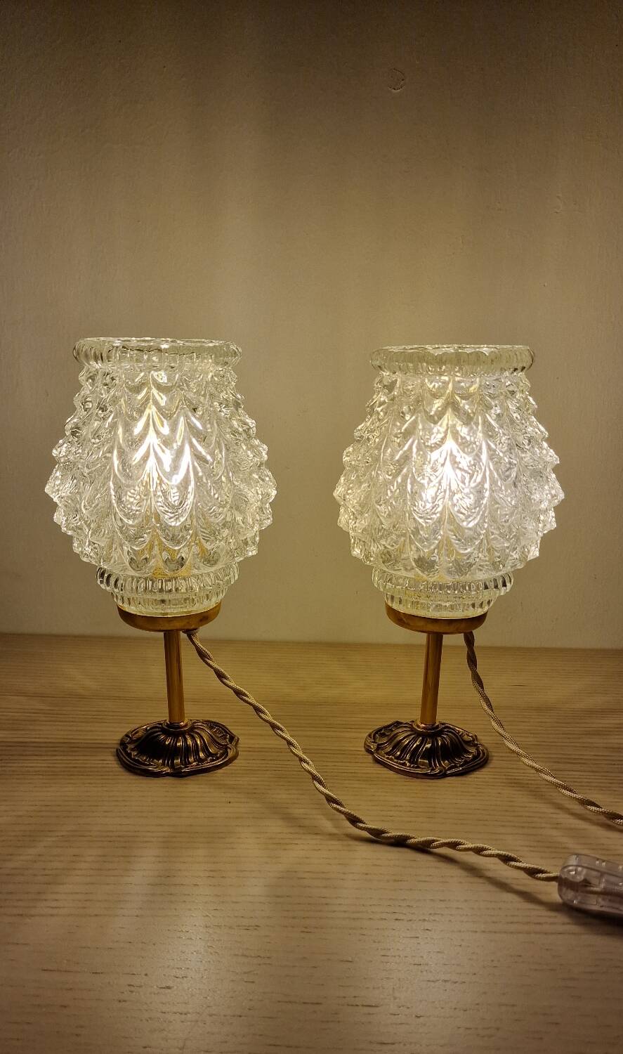 Duo lamps chiseled glass antique bronze base
