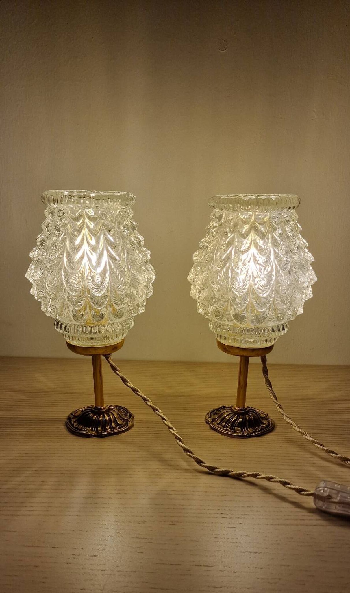 Duo lampes verre ciselé pied bronze ancien