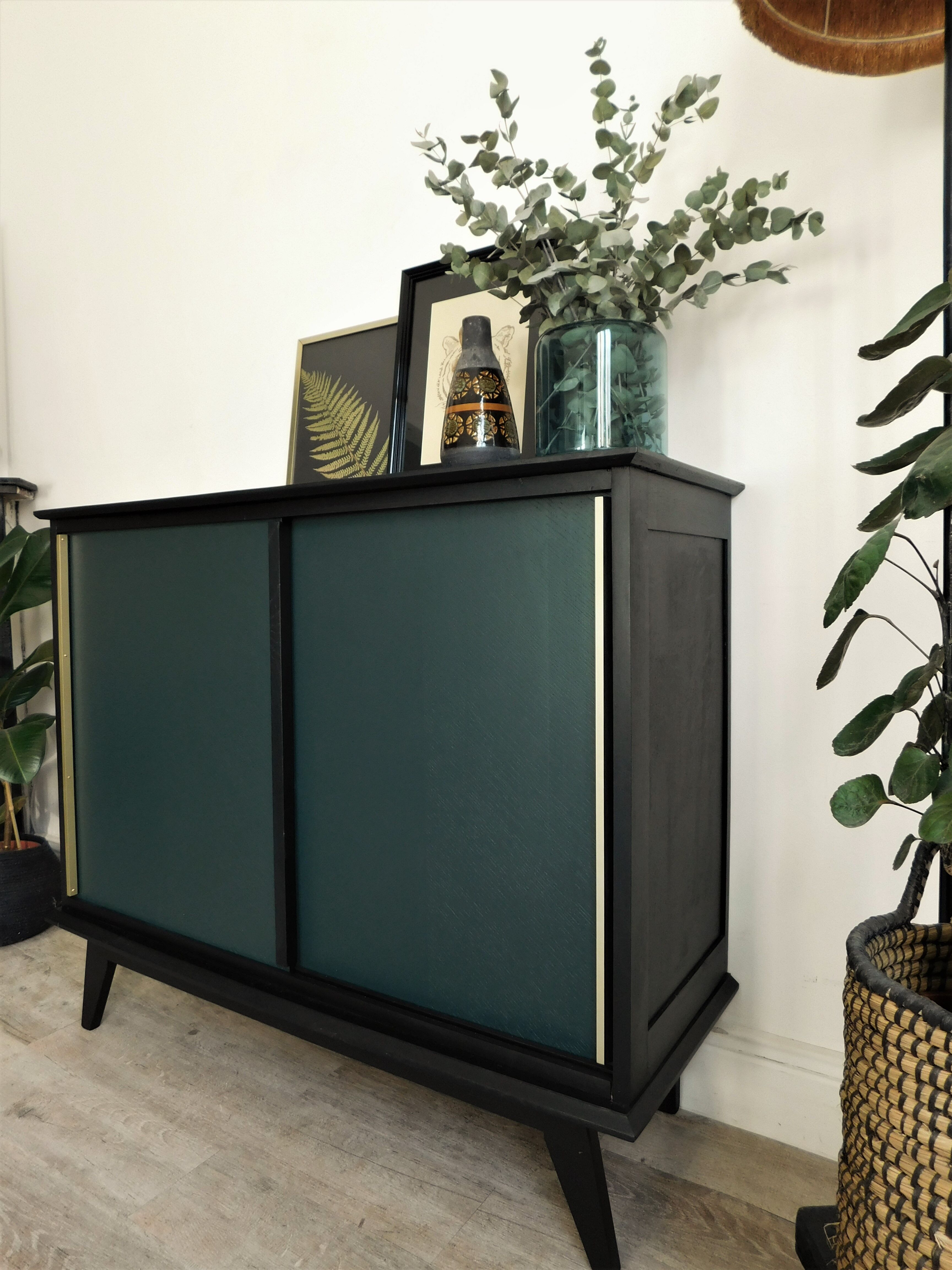Buffet vintage noir et vert profond