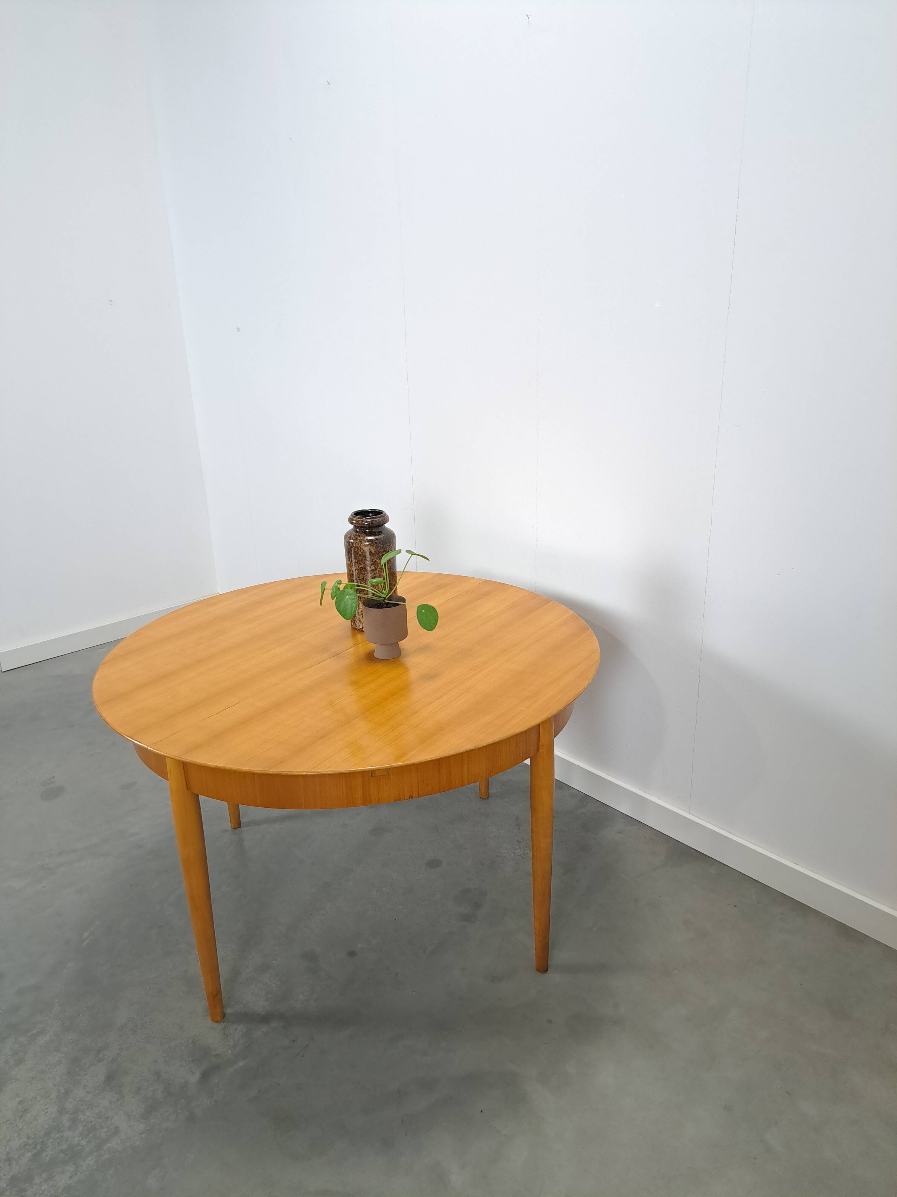 Table à manger ronde extensible Lübke design