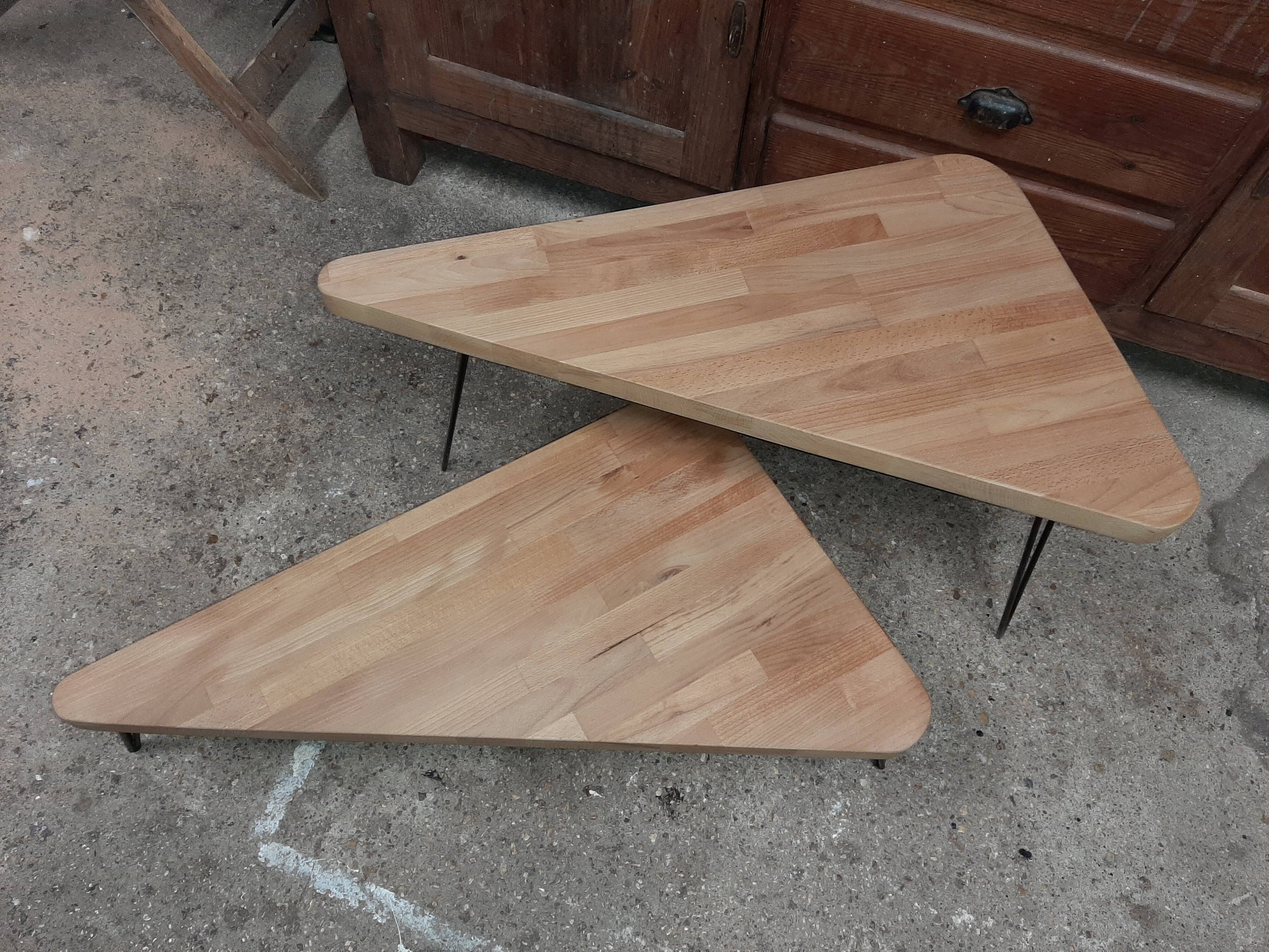 Duo of pull-out coffee tables