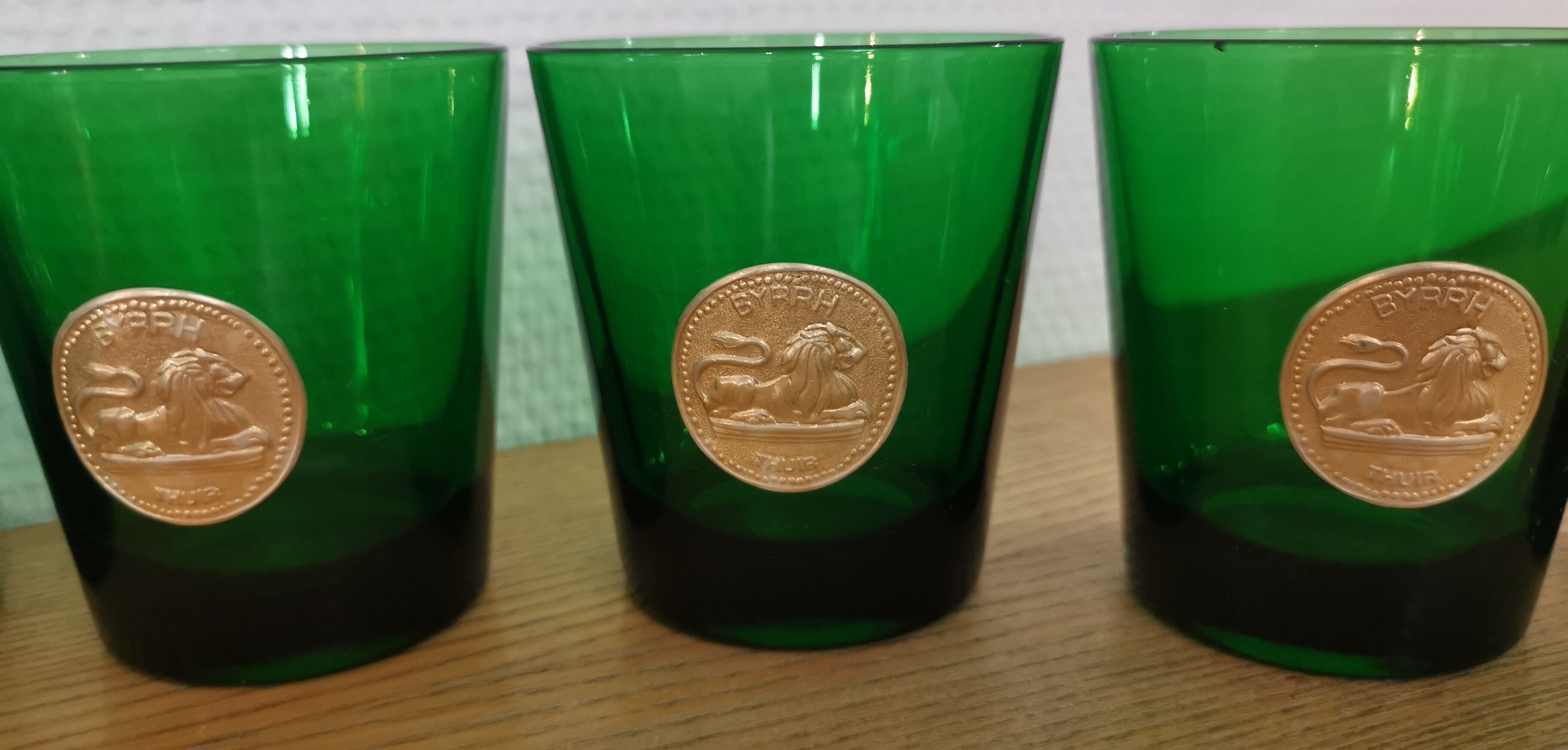 Set of 8 Dubonnet water glasses, vintage Louis d'or piece and bottle