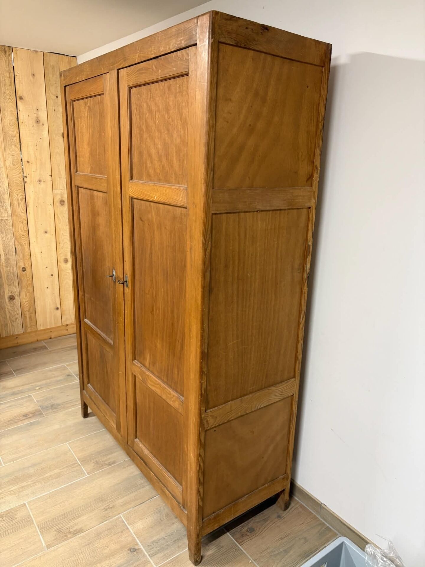 Armoire parisienne