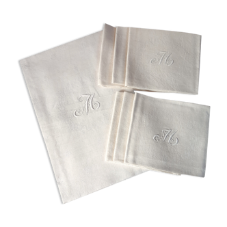 Nappe damassée 1m50x2m15 monogrammée "m" et ses 6 serviettes assorties