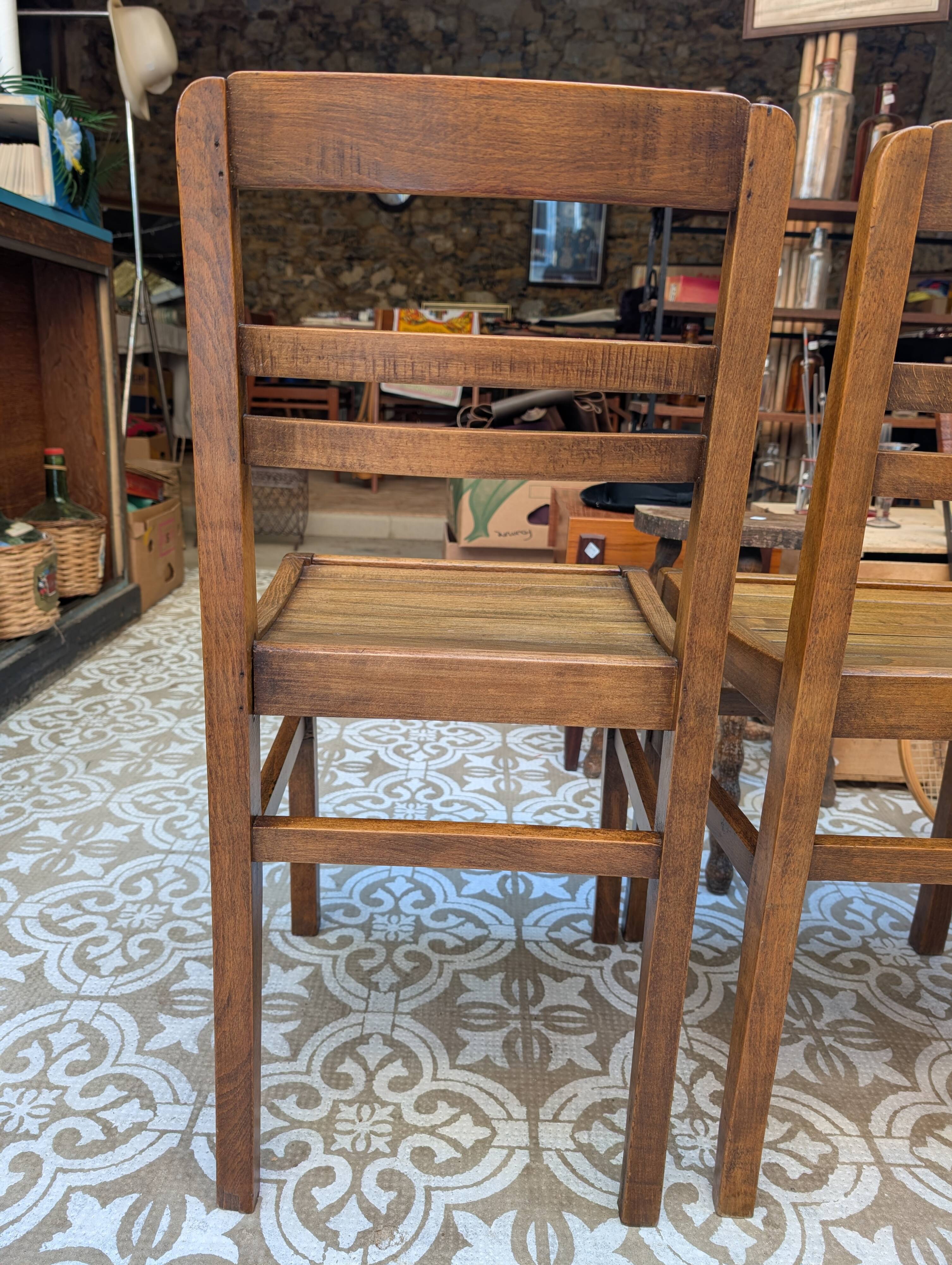 Set of reconstruction chairs