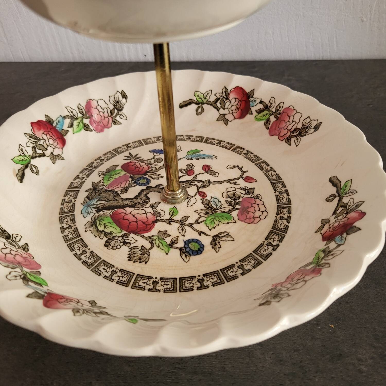 Myott porcelain cake stand in excellent condition.