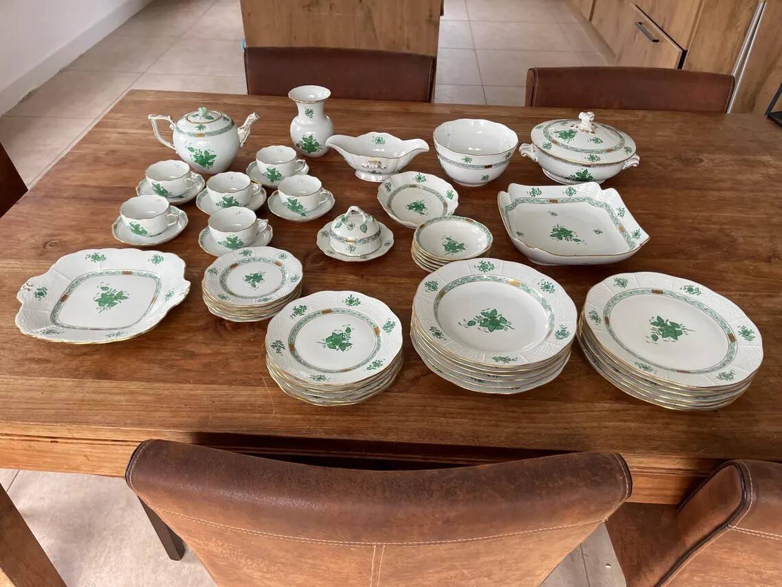 Gorgeous Herend Hungary Apponyi Chinese Bouquet Green Complete Dinner, Brea