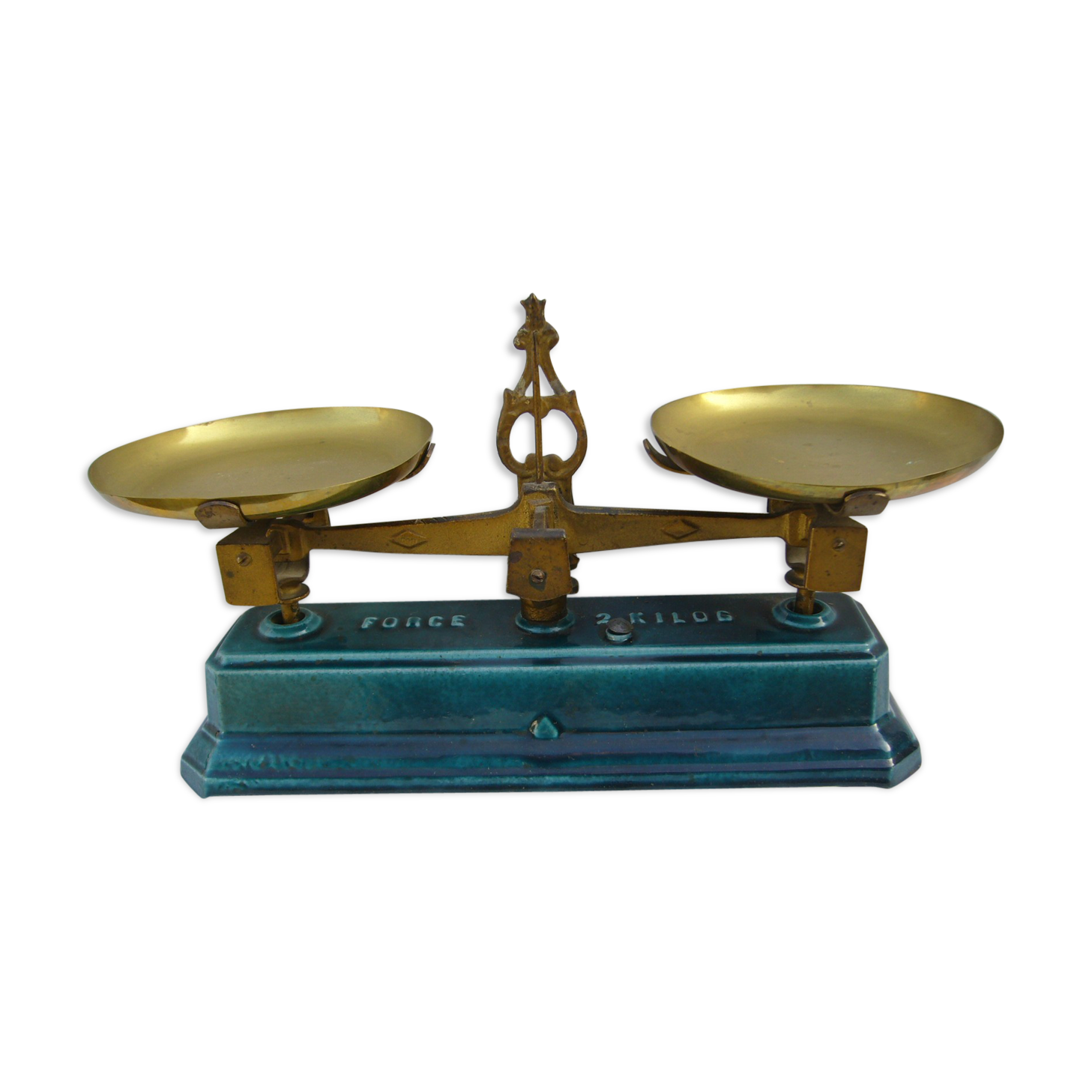 old enameled kitchen with its weight scale