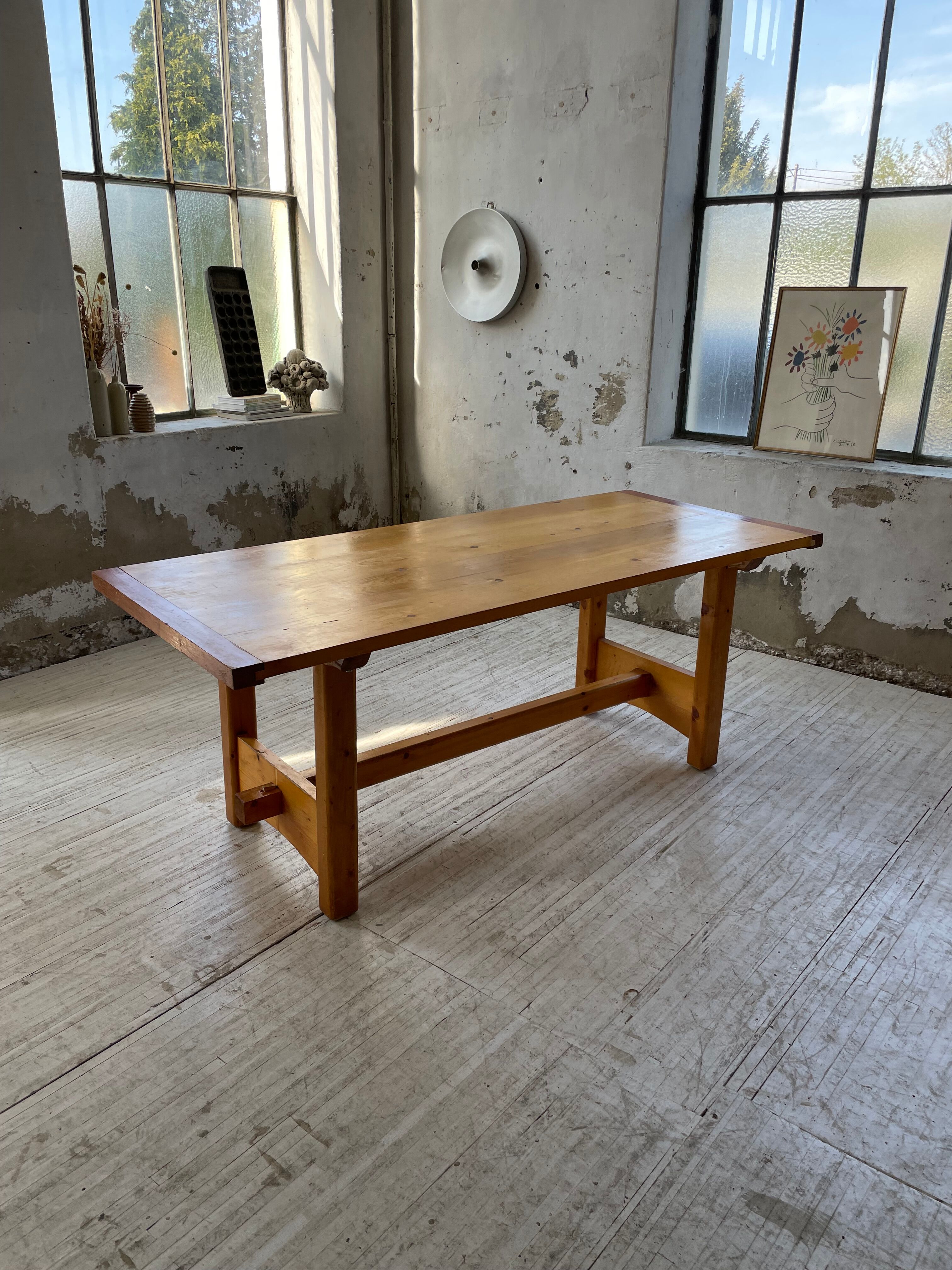 Mountain furniture table in pine 2m