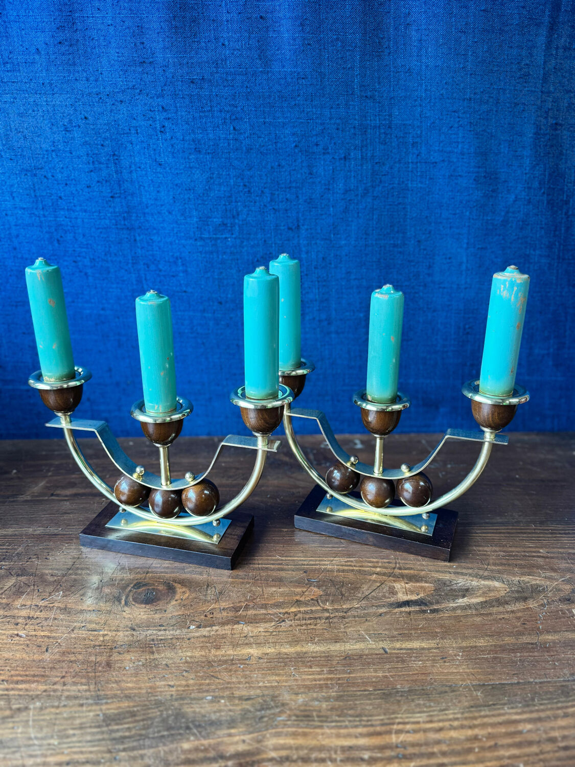 Pair of Art Deco candlesticks in brass and varnished wood, 1930s/1940s
