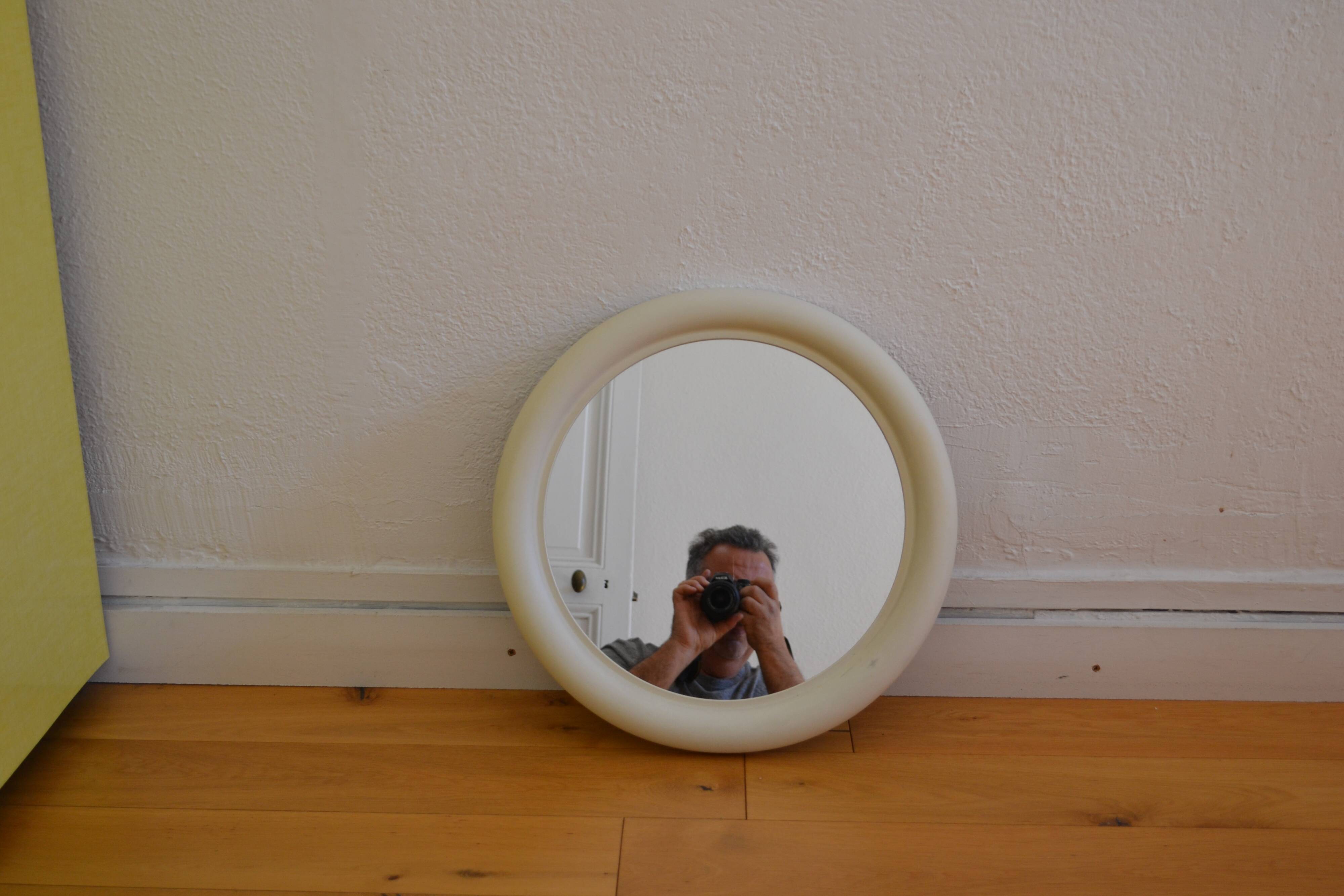 round white plastic mirror 1970s 1970 United Kingdom D:44cm