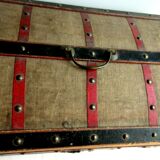 Napoleon III bulging trunk for doll clothes, coated wood, gilded brass nails